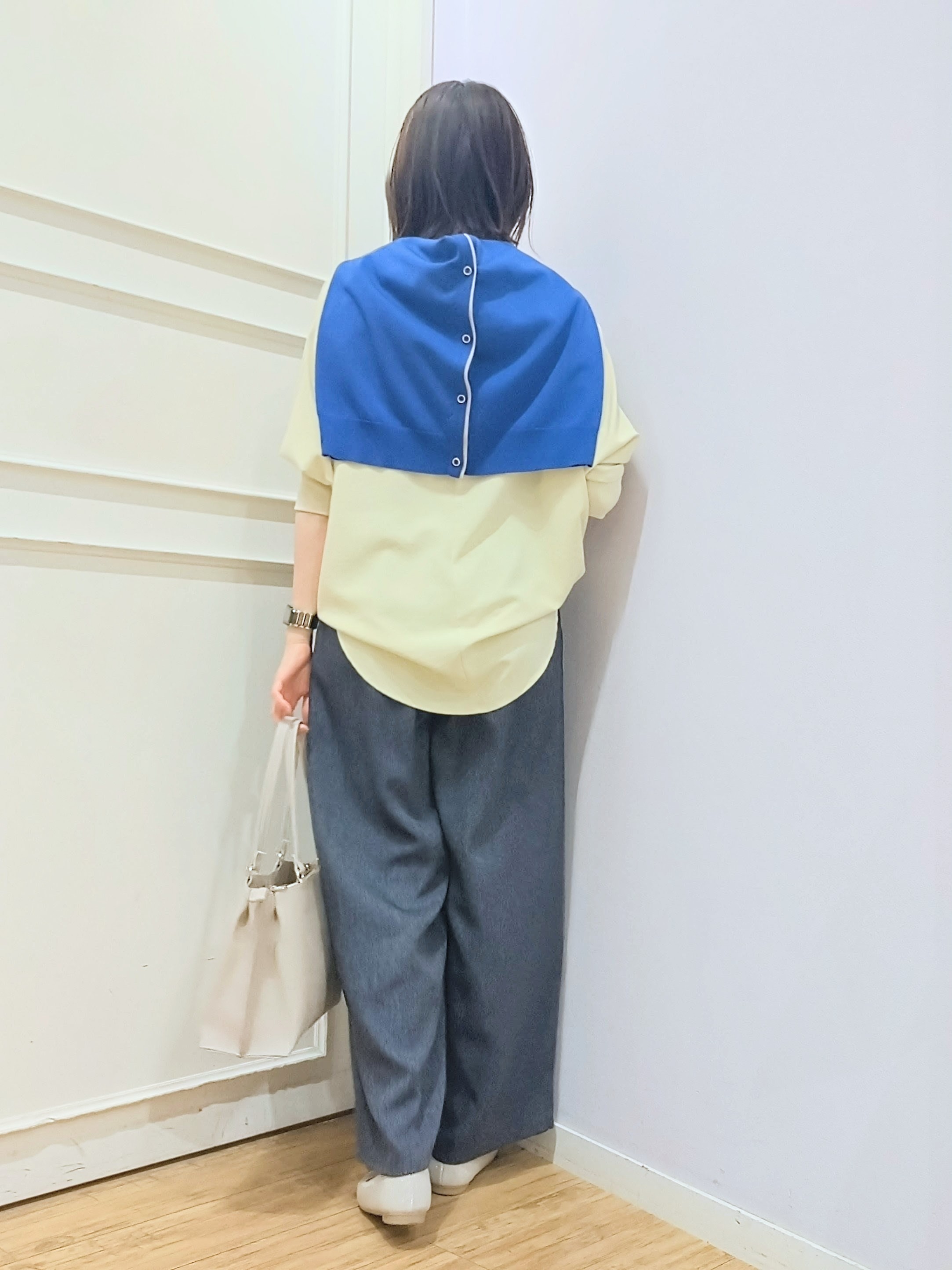 miomioさんの「SHOO･LA･RUE｜【着丈選べる/体型カバー/洗濯機可】さらさらとろん ドルマンブラウス」を使ったコーディネート