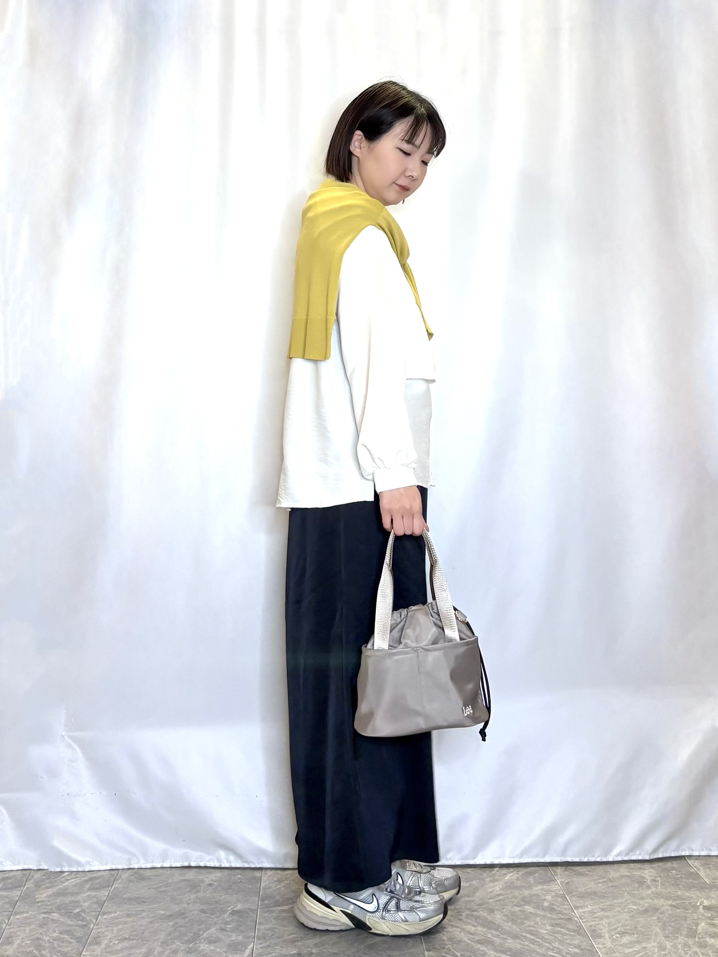 ネリさんの「SHOO･LA･RUE｜【洗濯機可/ひんやり/UV】さらっとしたタッチが心地よい ショート丈 Vネックカーディガン」を使ったコーディネート
