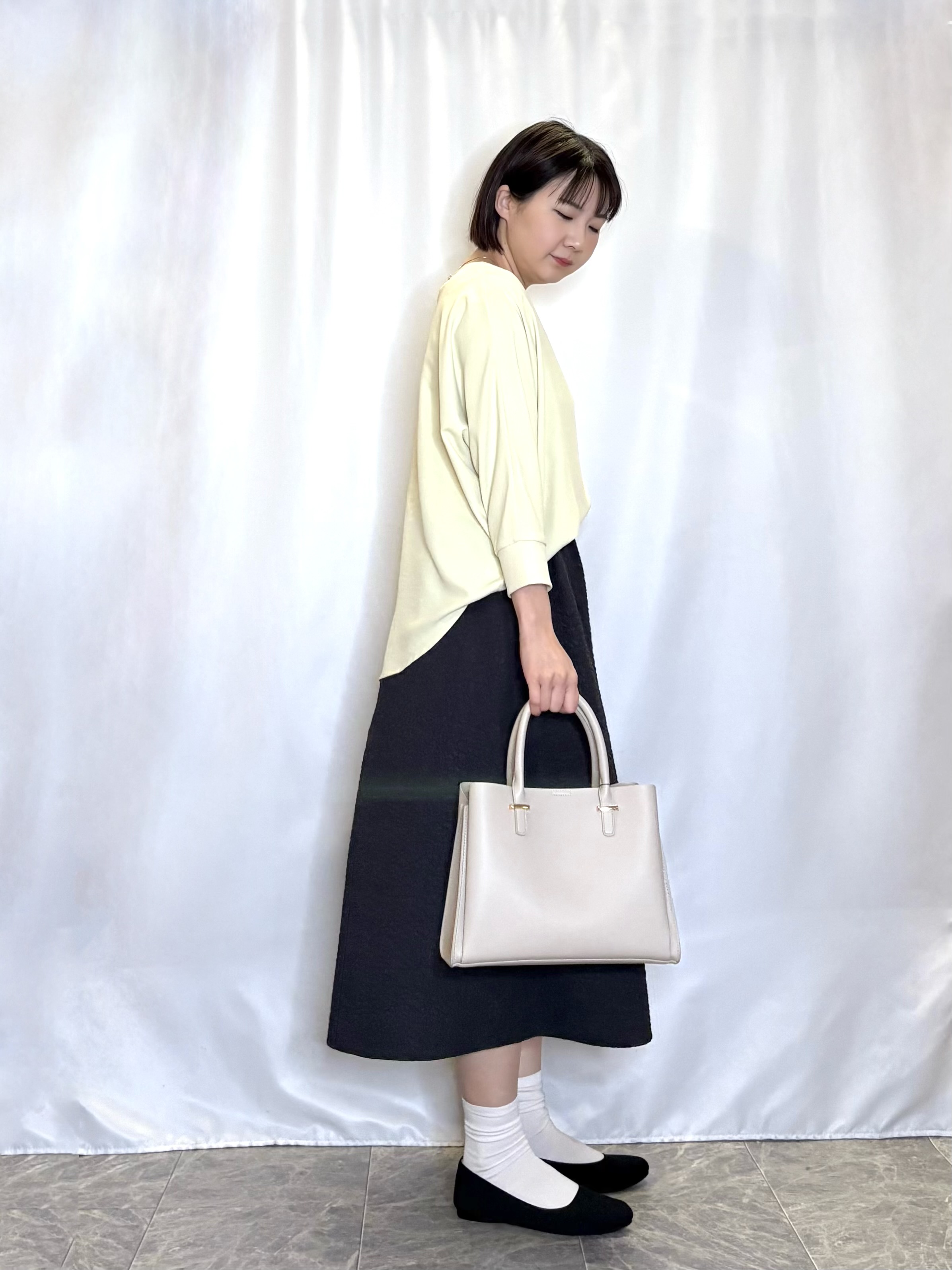 ネリさんの「SHOO･LA･RUE｜【着丈選べる/体型カバー/洗濯機可】さらさらとろん ドルマンブラウス」を使ったコーディネート