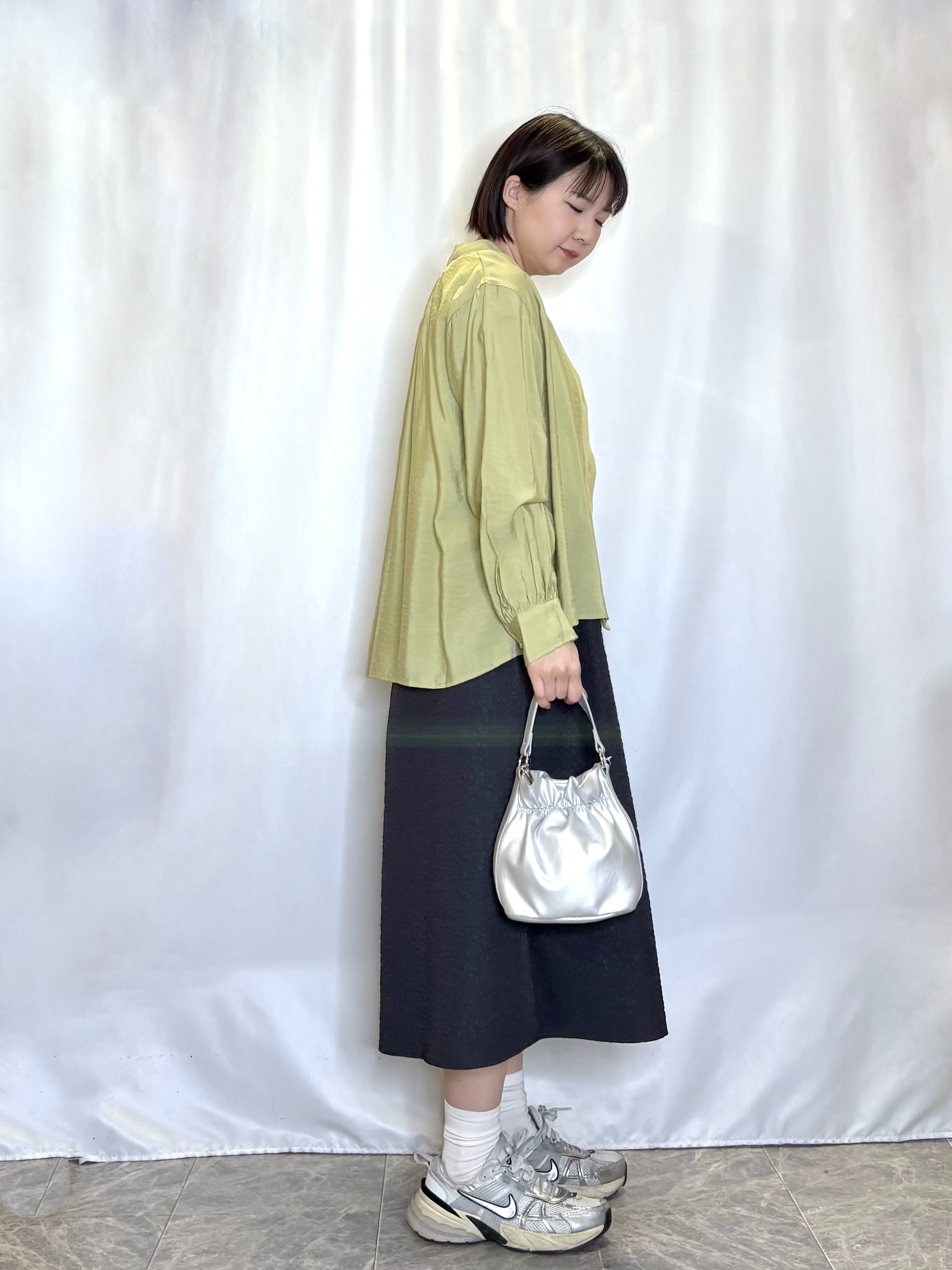 ネリさんの「SHOO･LA･RUE｜【S-LL/体型カバー/Aライン】身体のラインを拾いにくい シアーシャツカーディガン」を使ったコーディネート