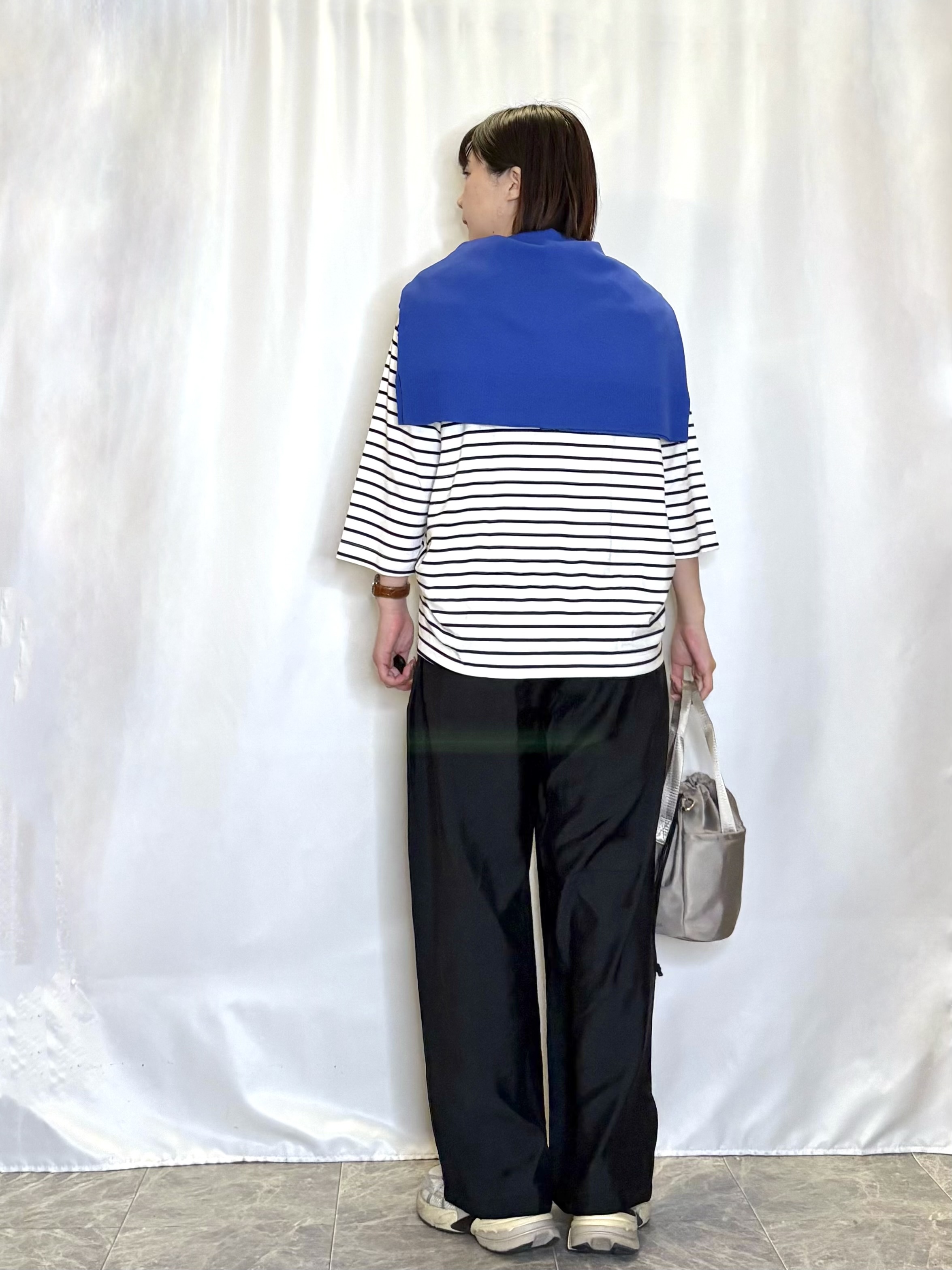 ネリさんの「SHOO･LA･RUE｜【洗濯機可/ひんやり/UV】さらっとしたタッチが心地よい ショート丈 Vネックカーディガン」を使ったコーディネート