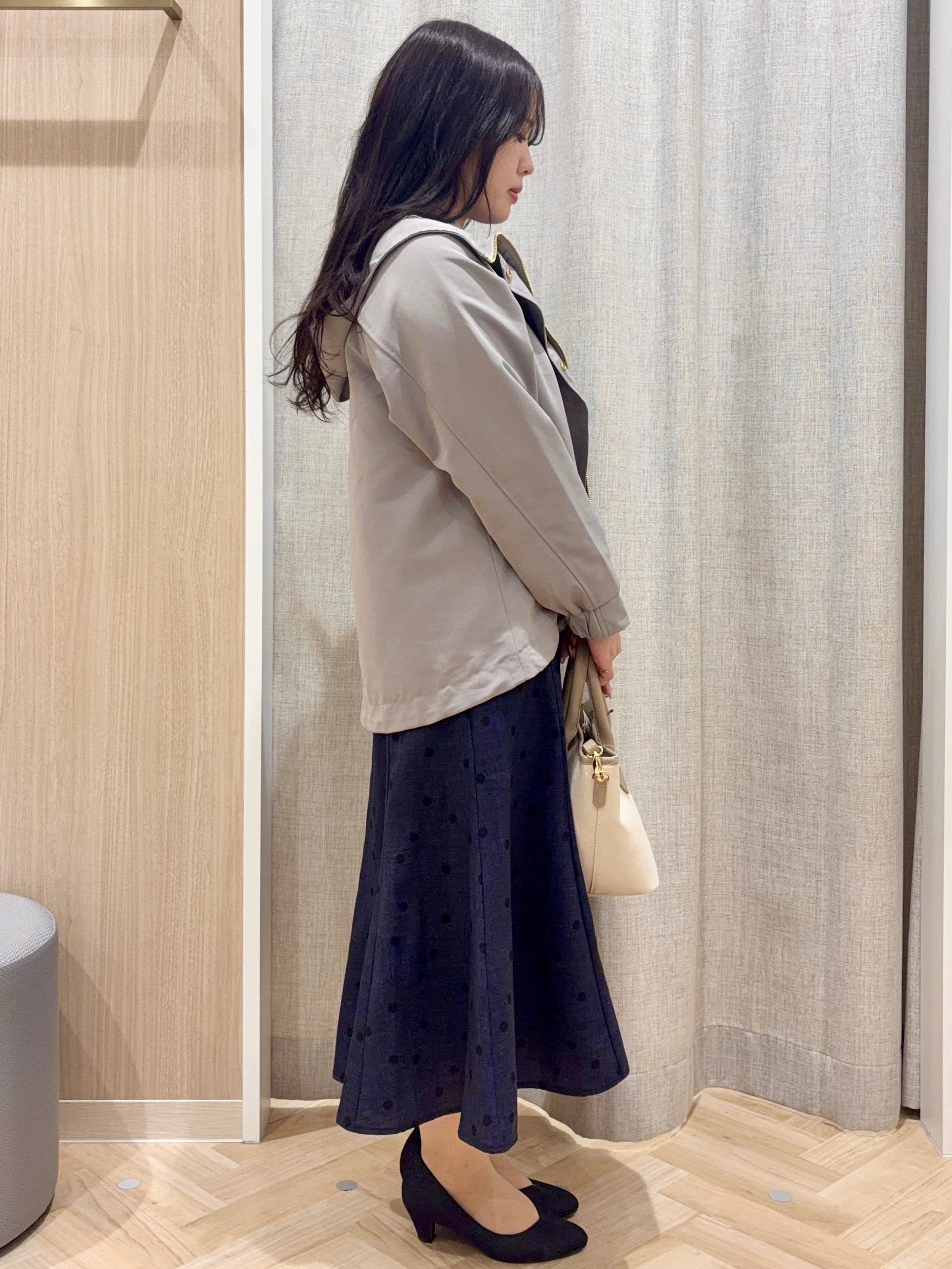 minamiさんの「grove｜【貴島明日香さん着用】【撥水】きれいめに着こなせるマウンテンパーカ」を使ったコーディネート