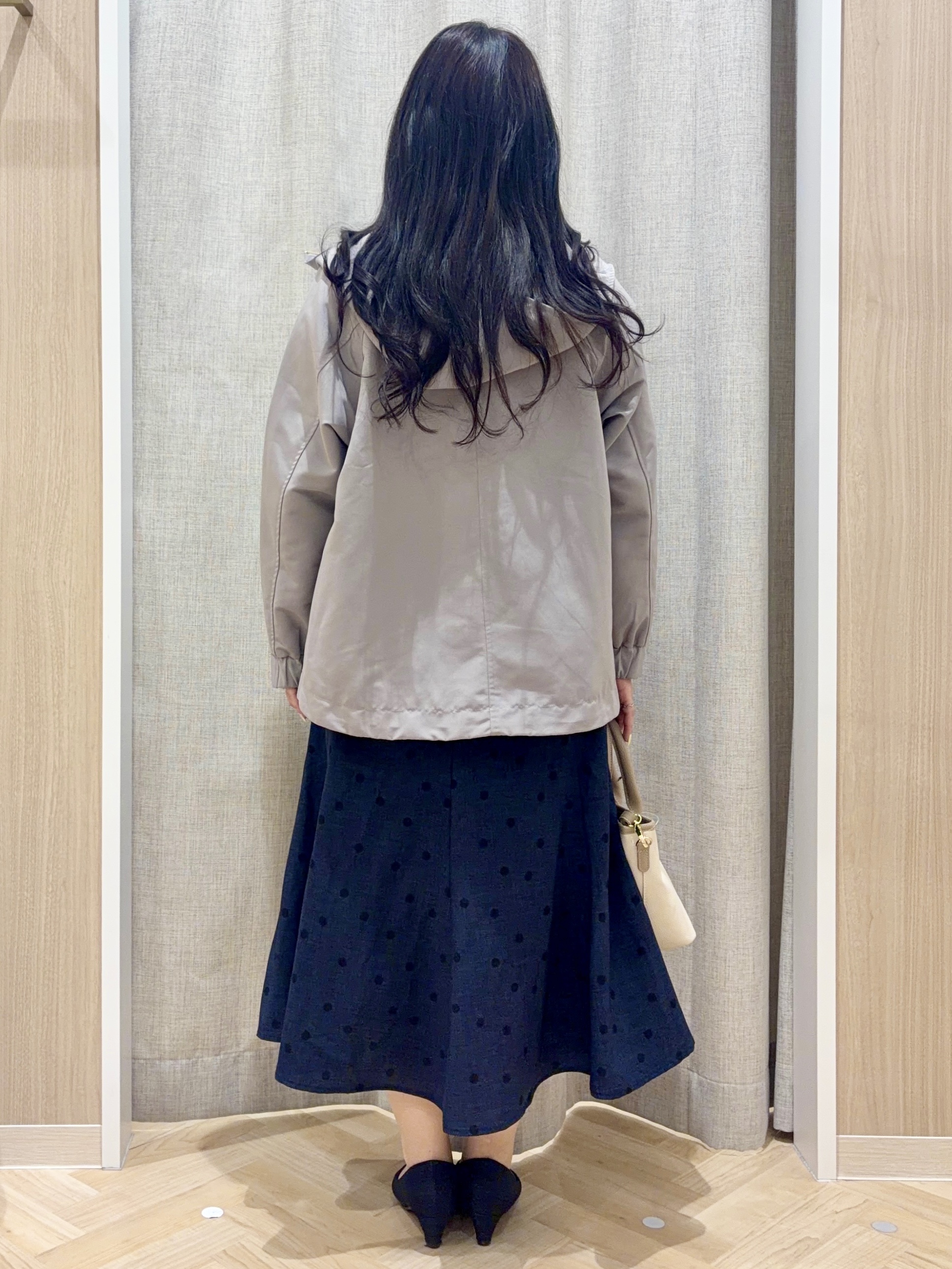 minamiさんの「grove｜【貴島明日香さん着用】【撥水】きれいめに着こなせるマウンテンパーカ」を使ったコーディネート