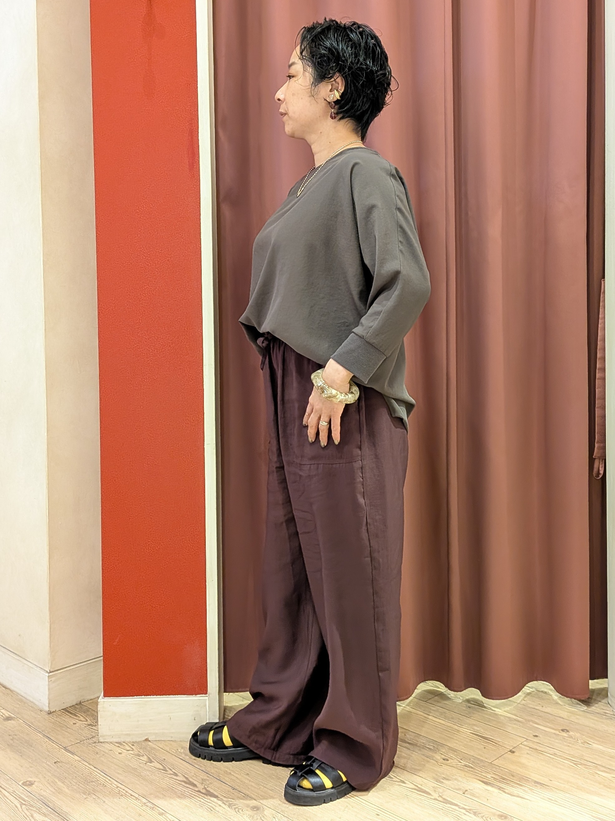 cameさんの「SHOO･LA･RUE｜【着丈選べる/体型カバー/洗濯機可】さらさらとろん ドルマンブラウス」を使ったコーディネート