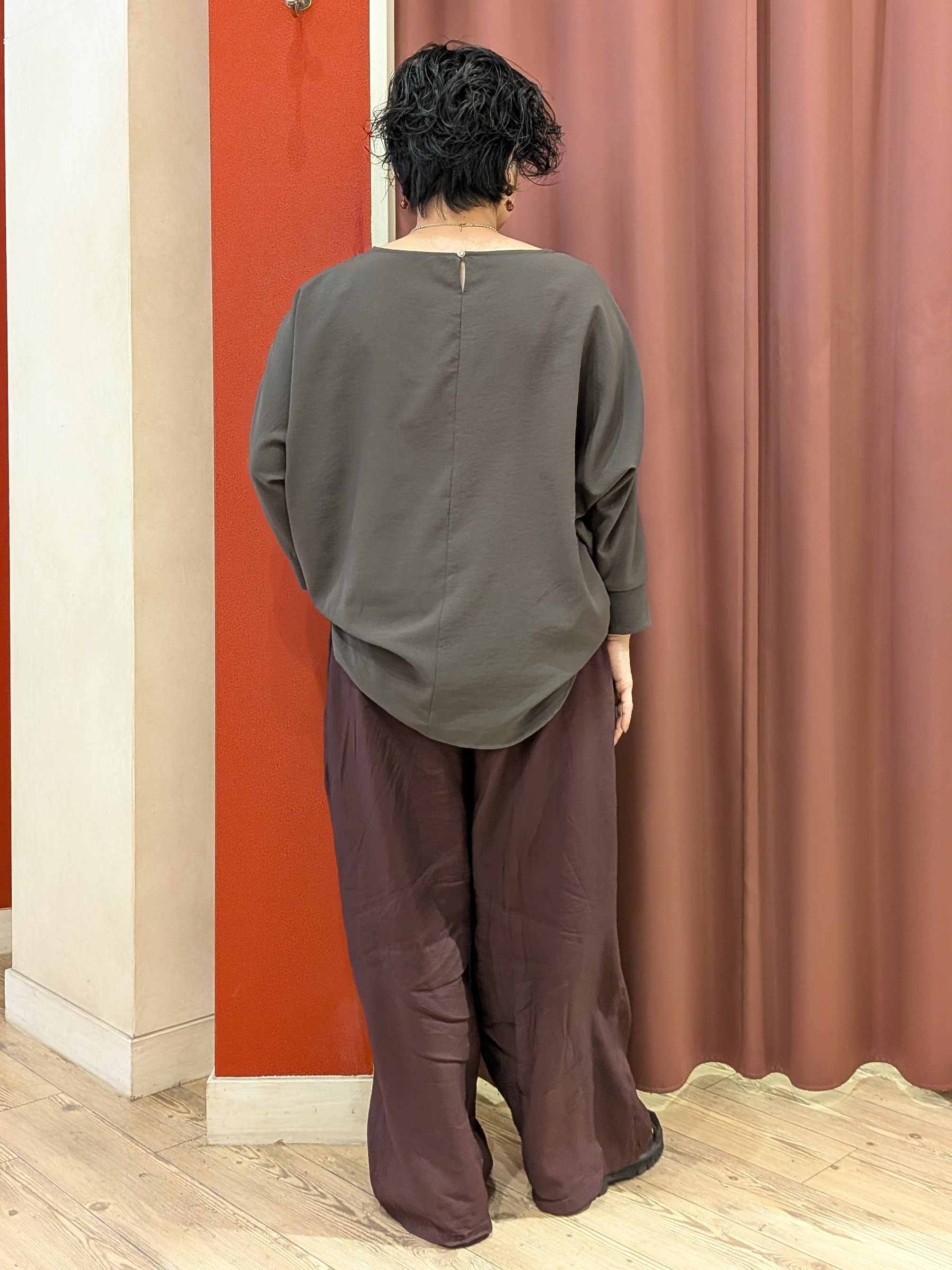 cameさんの「SHOO･LA･RUE｜【着丈選べる/体型カバー/洗濯機可】さらさらとろん ドルマンブラウス」を使ったコーディネート
