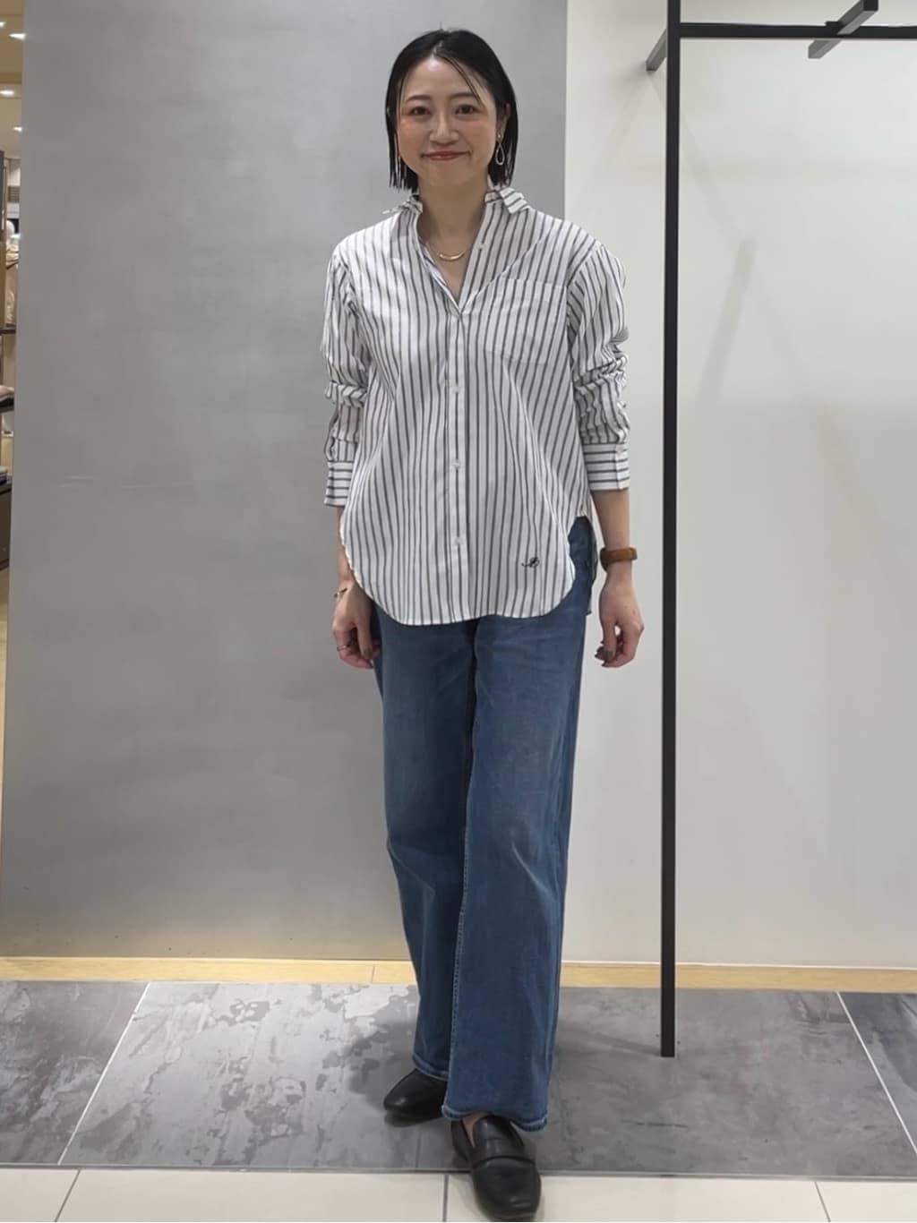 shihoさんの「INDIVI｜【2WAY／洗える】ラメストライプ コットン混シャツ」を使ったコーディネート