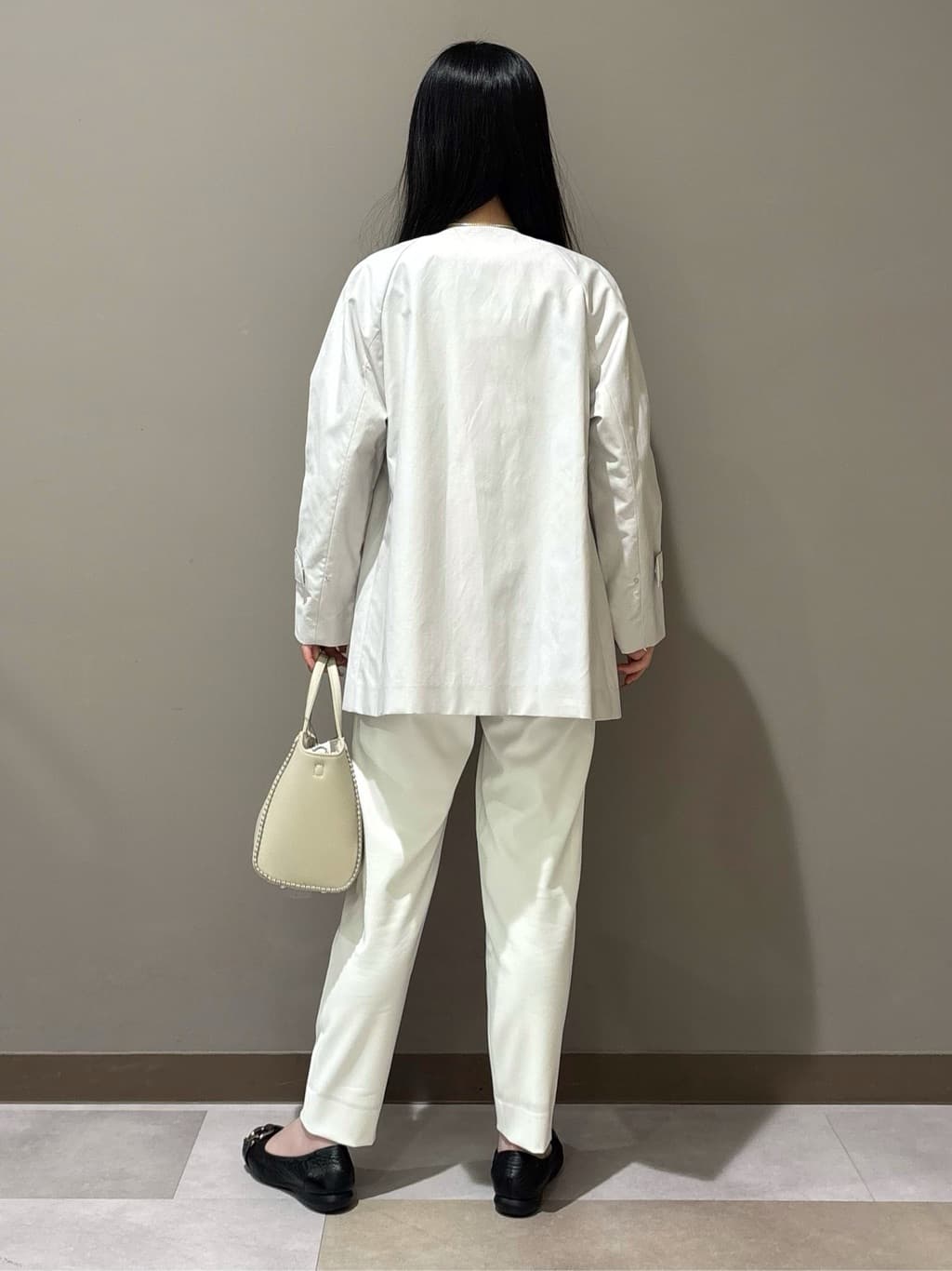 KEIKOさんの「INDIVI｜【撥水/軽量】ミドル丈 ミニマルトレンチコート」を使ったコーディネート