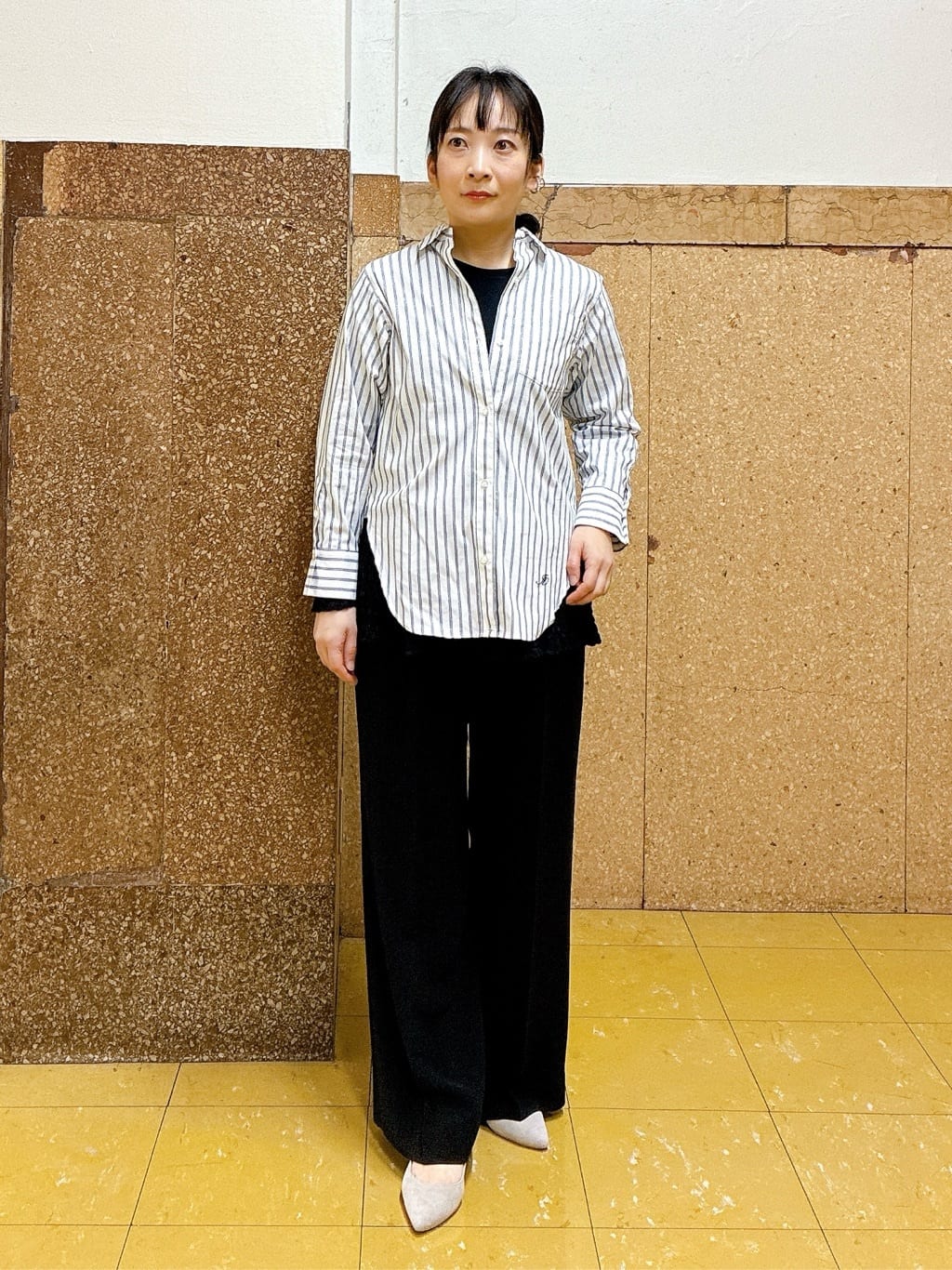 hattoriさんの「INDIVI｜【2WAY／洗える】ラメストライプ コットン混シャツ」を使ったコーディネート