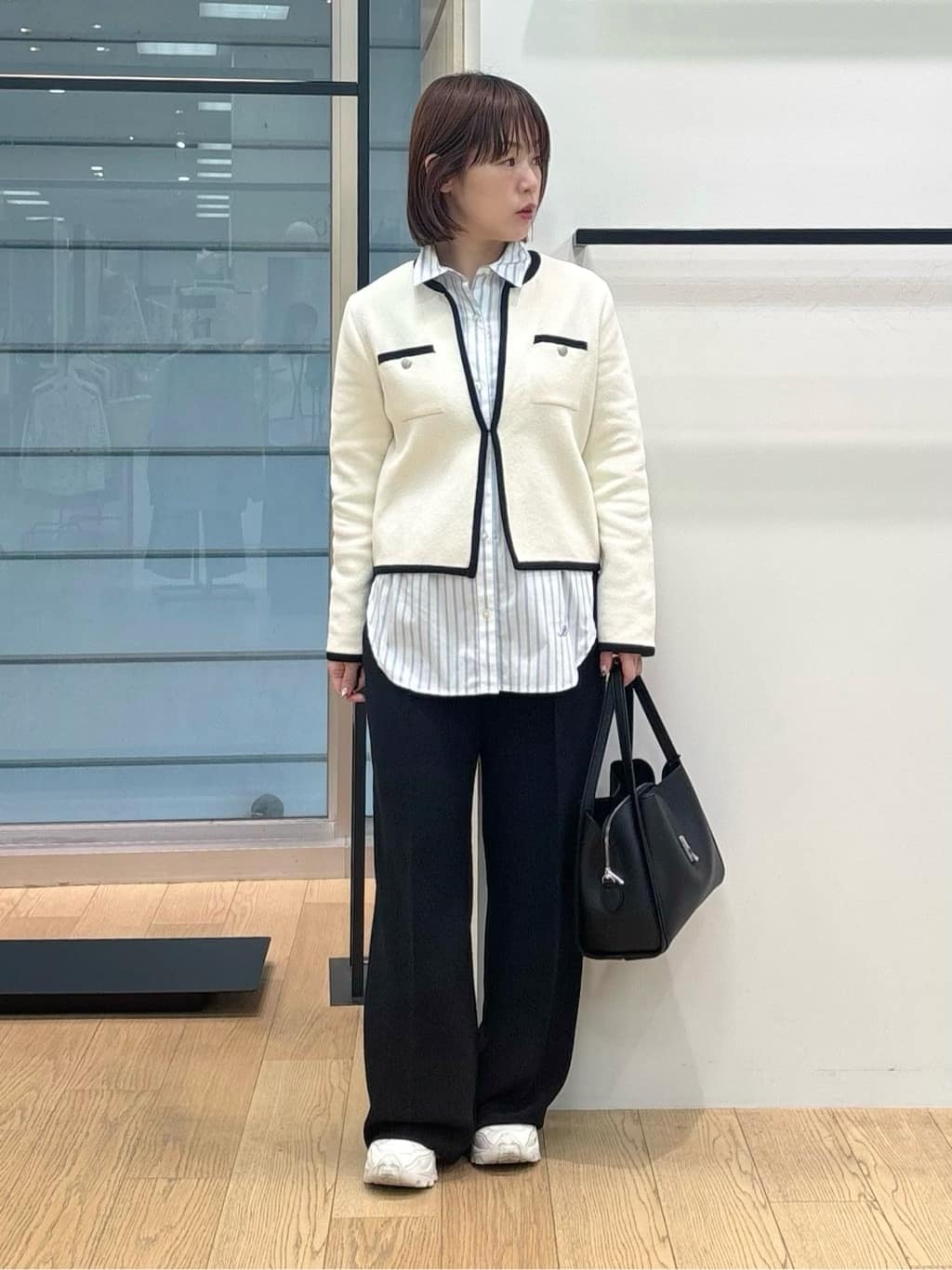 asamiさんの「INDIVI｜【2WAY／洗える】ラメストライプ コットン混シャツ」を使ったコーディネート