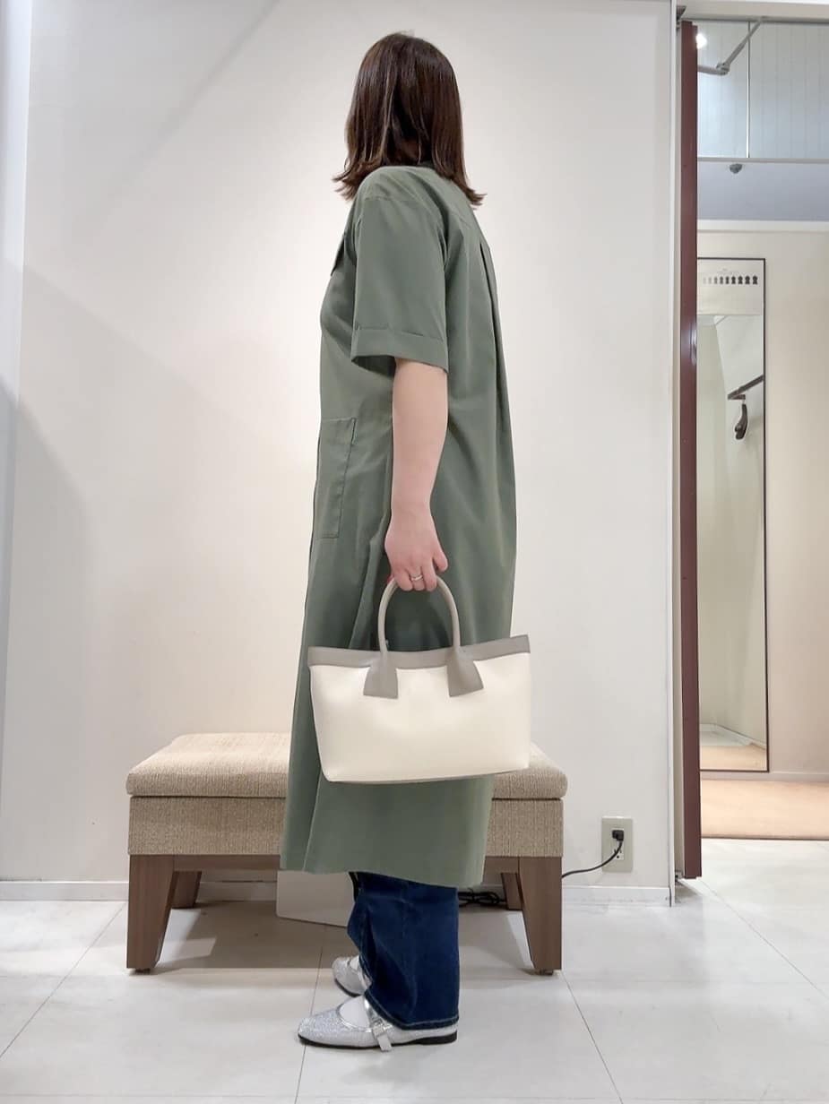 YUIさんの「UNTITLED｜【洗える/前開きボタン】シャンブレーシャツワンピース」を使ったコーディネート