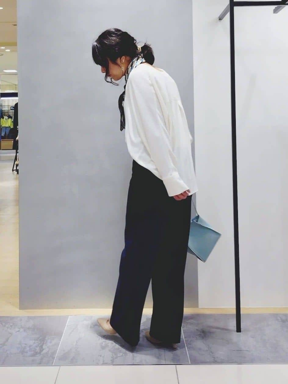 TOMOMIさんの「INDIVI｜【新作褒められパンツ】快温ワイドパンツ」を使ったコーディネート