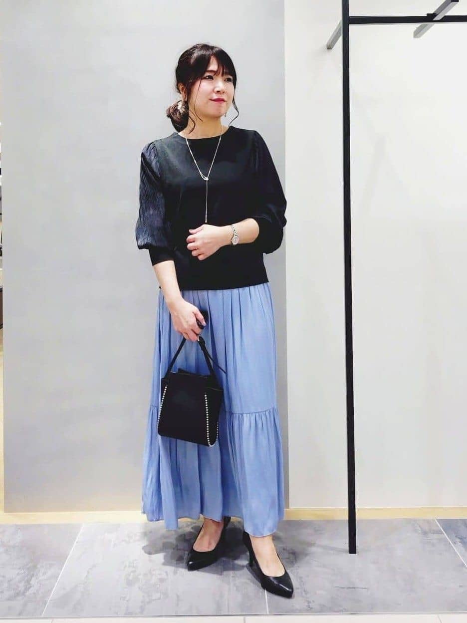 TOMOMIさんの「INDIVI｜【洗える／丈調整可能】ギャザーフレアスカート」を使ったコーディネート