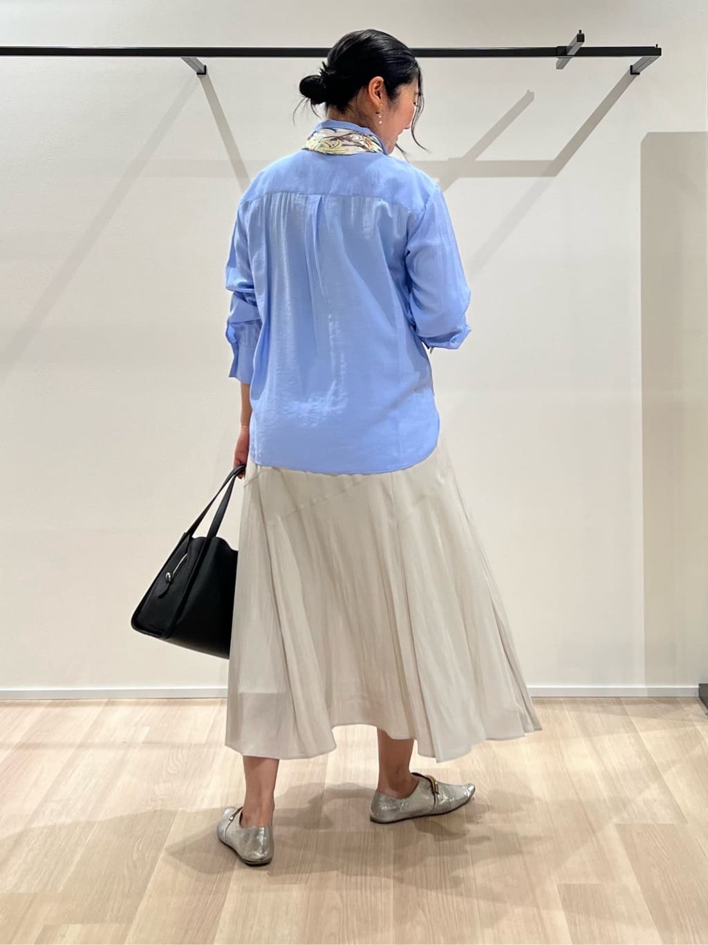 TOMOMIさんの「UNTITLED｜【洗える/接触冷感】リラックスボウタイブラウス」を使ったコーディネート
