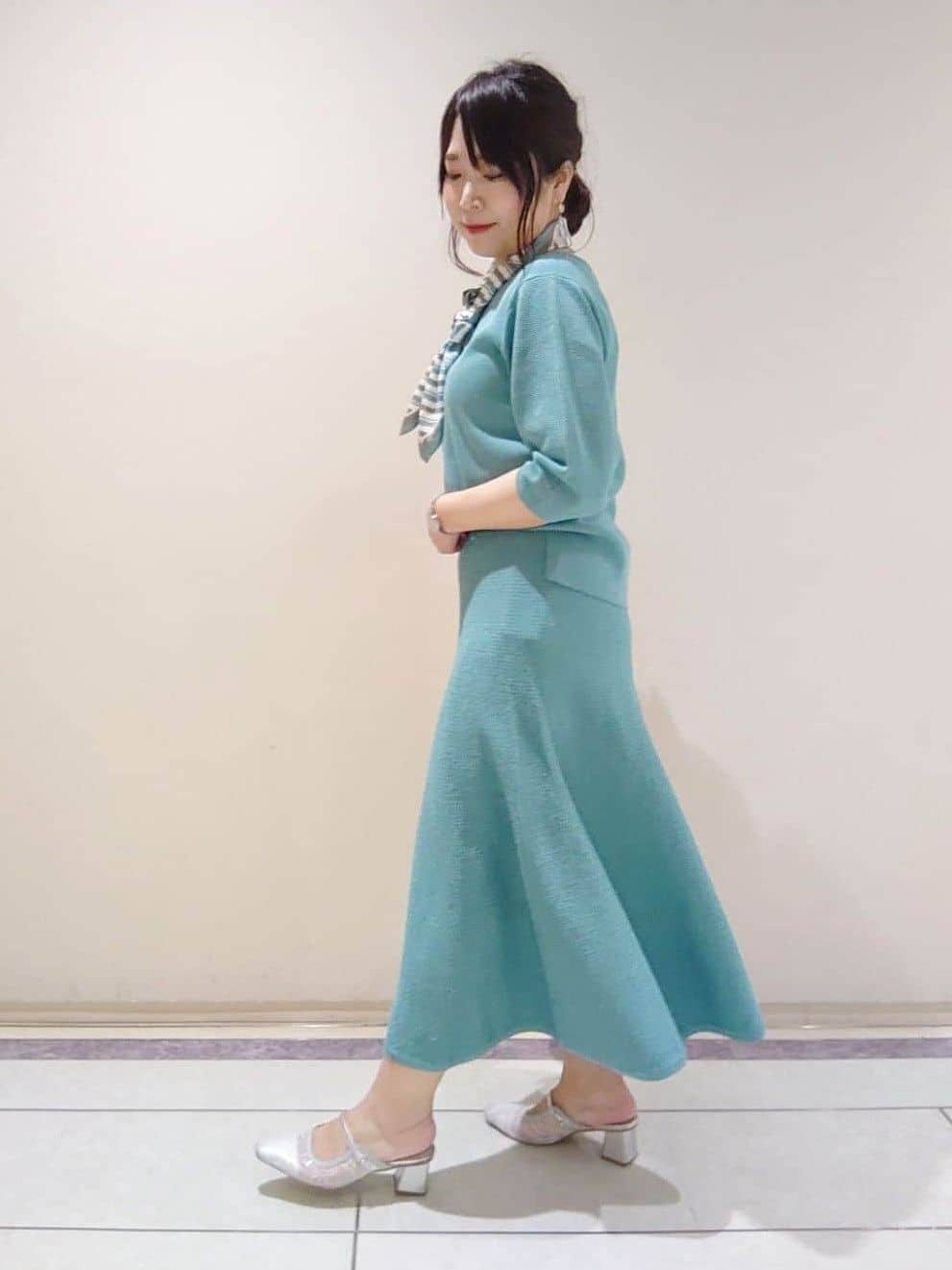 TOMOMIさんの「INDIVI｜【洗える／和紙混素材／SETUP可能】フレアスカート」を使ったコーディネート