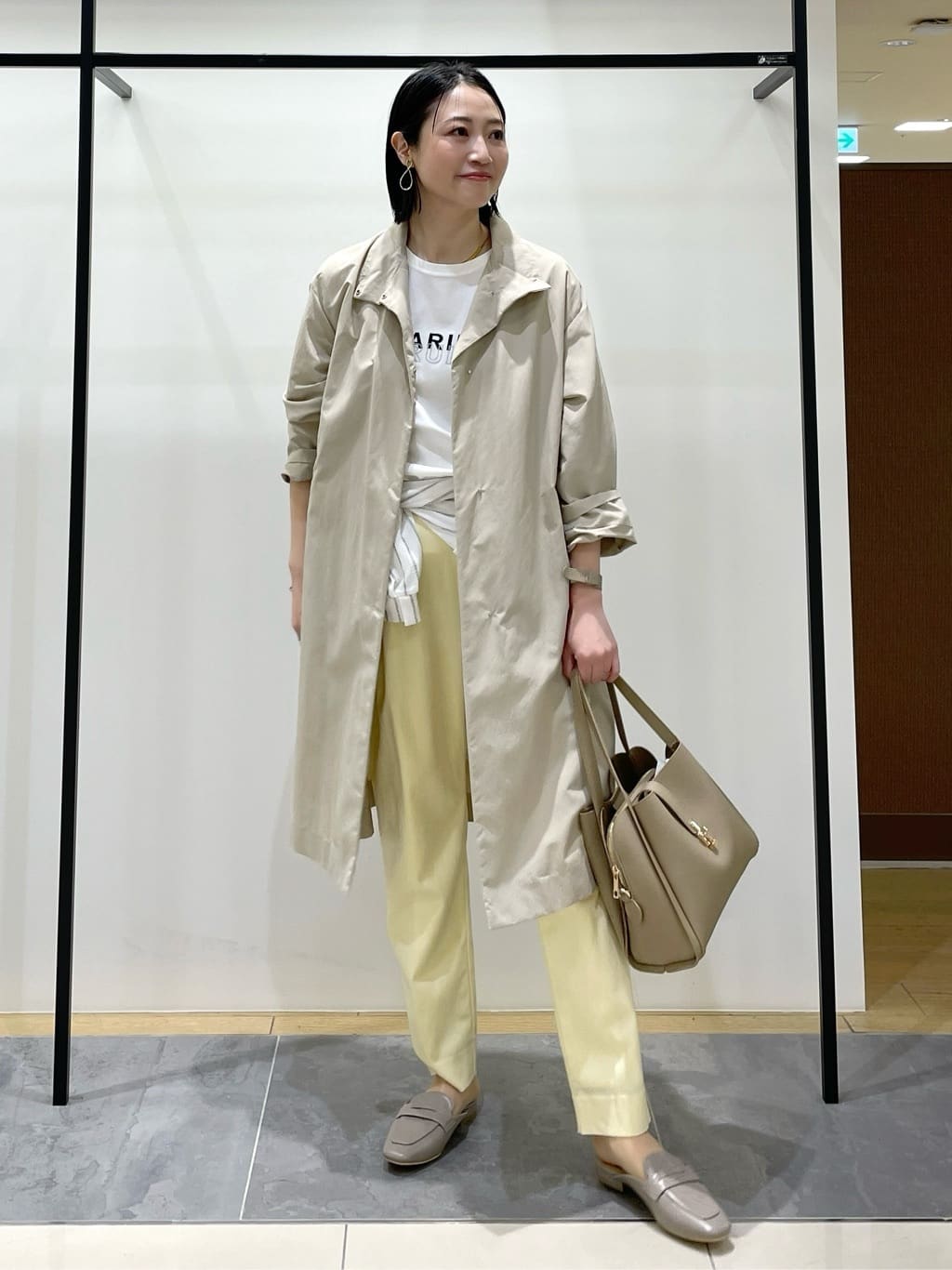 shihoさんの「INDIVI｜【撥水／軽量】ミニマル スタンドカラーコート」を使ったコーディネート