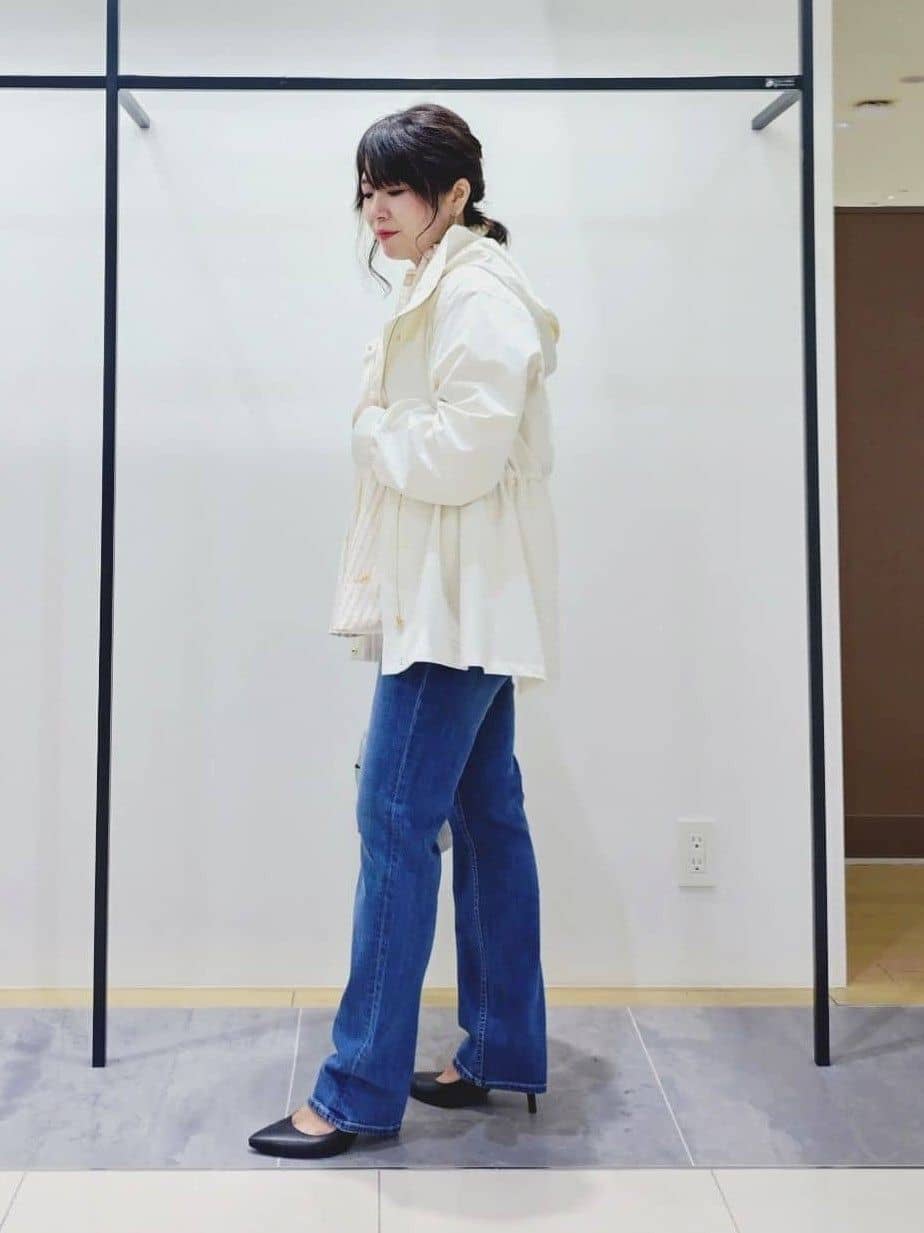 TOMOMIさんの「INDIVI｜【褒められデニム】スリムストレート デニムパンツ」を使ったコーディネート