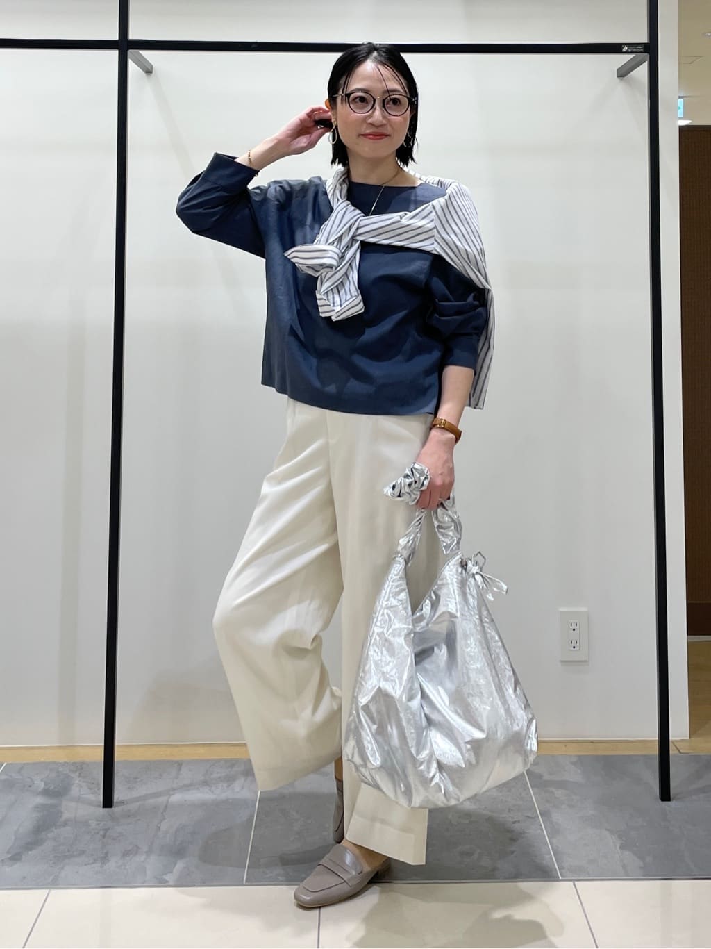 shihoさんの「INDIVI｜【洗える／UVケア／SETUP可能】デニムライク ランタン袖ブラウス」を使ったコーディネート