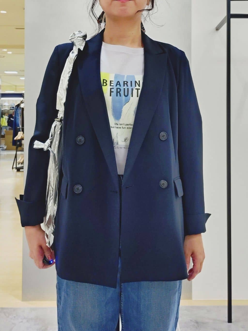 TOMOMIさんの「INDIVI｜【褒められデニム】ワイドストレート デニムパンツ」を使ったコーディネート