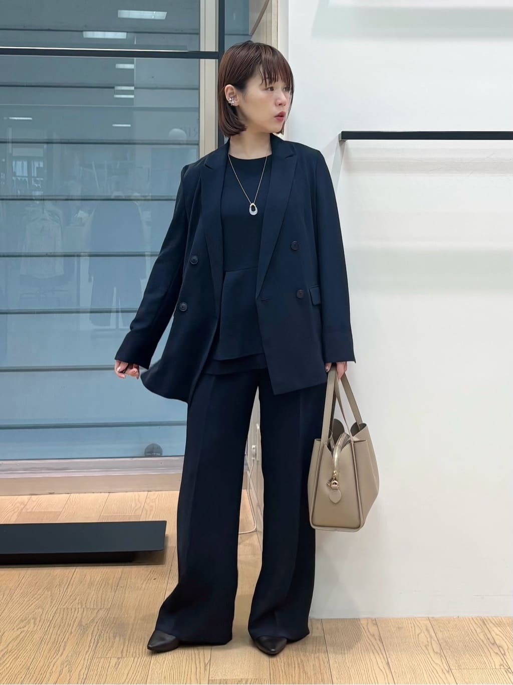 asamiさんの「INDIVI｜【洗える／UVケア／SETUP可】着る日傘ペプラムブラウス」を使ったコーディネート