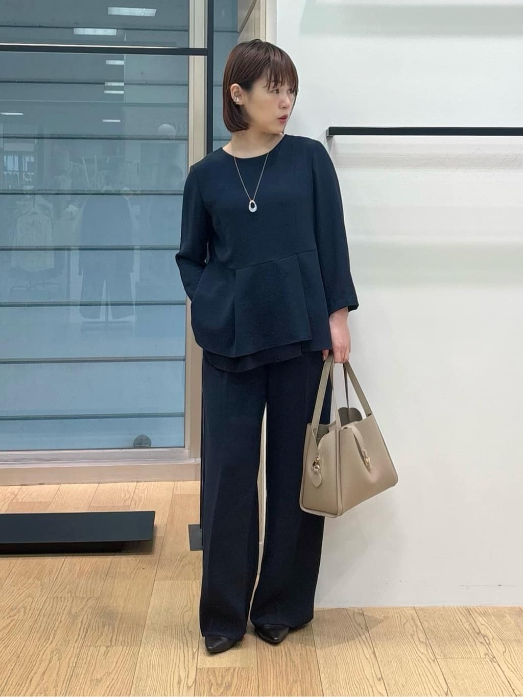 asamiさんの「INDIVI｜【洗える／UVケア／SETUP可】着る日傘ペプラムブラウス」を使ったコーディネート