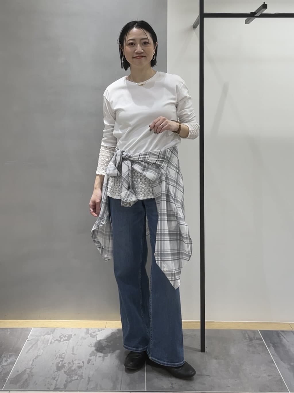 shihoさんの「INDIVI｜【2WAY／シアー】バイアスチェック柄＆無地 カシュクールシャツ」を使ったコーディネート