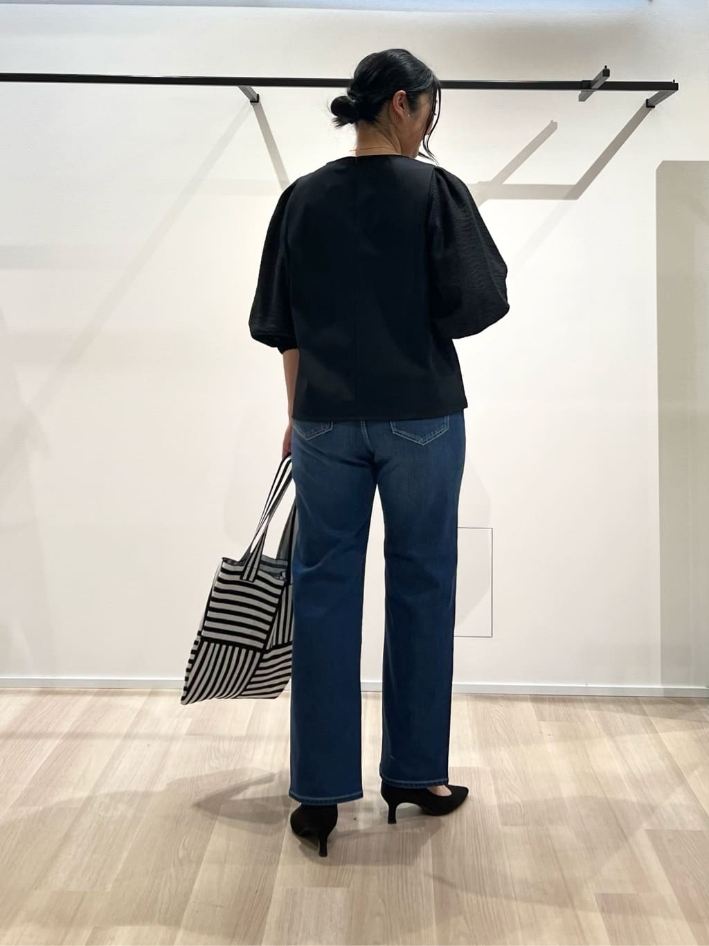 TOMOMIさんの「UNTITLED｜【洗える/袖シアー】ポンチ袖ボリュームトップス」を使ったコーディネート