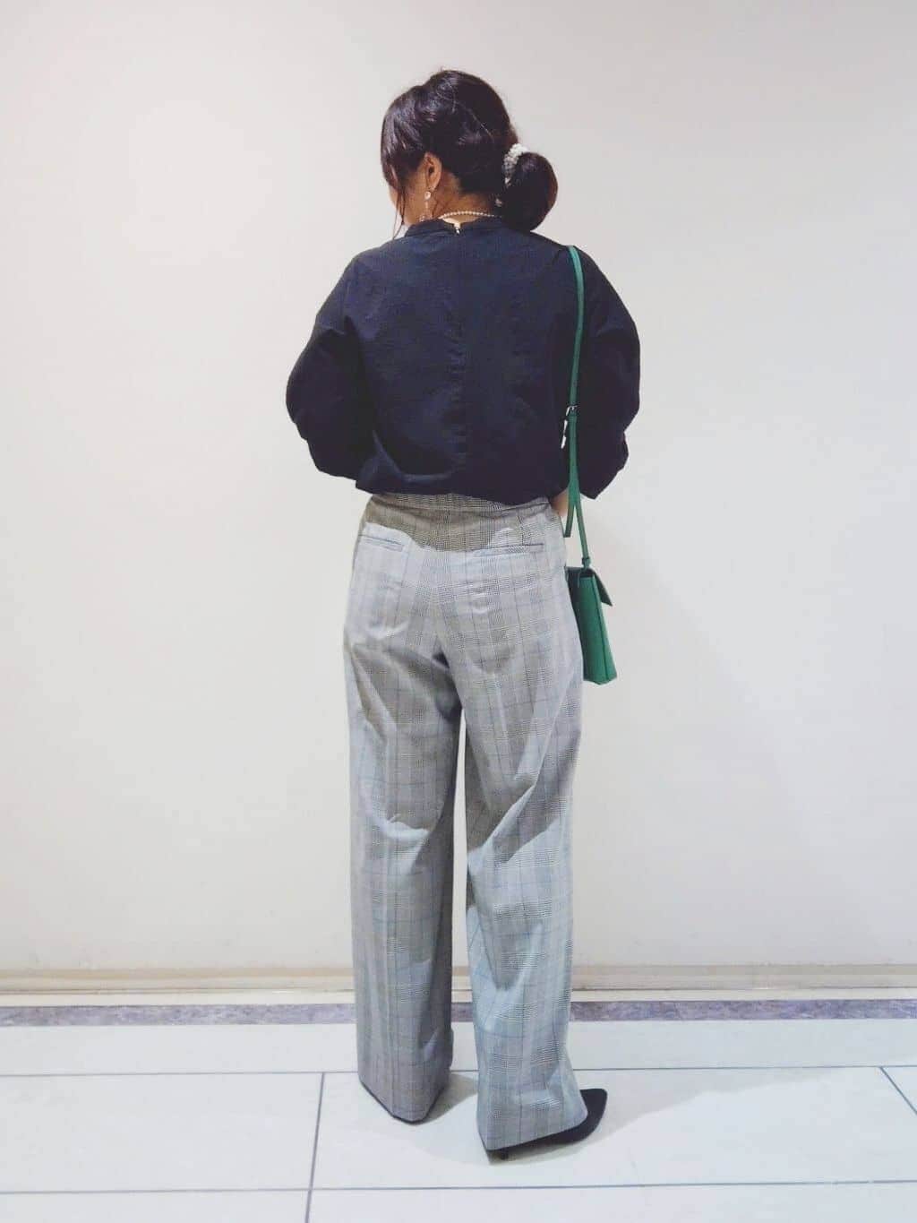 TOMOMIさんの「INDIVI｜【褒められパンツ】ワンタックワイドパンツ」を使ったコーディネート