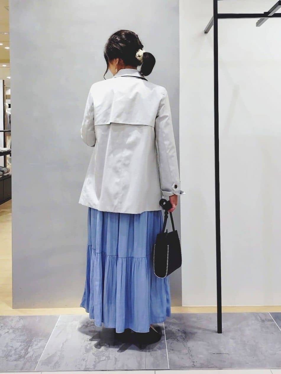 TOMOMIさんの「INDIVI｜【洗える／丈調整可能】ギャザーフレアスカート」を使ったコーディネート