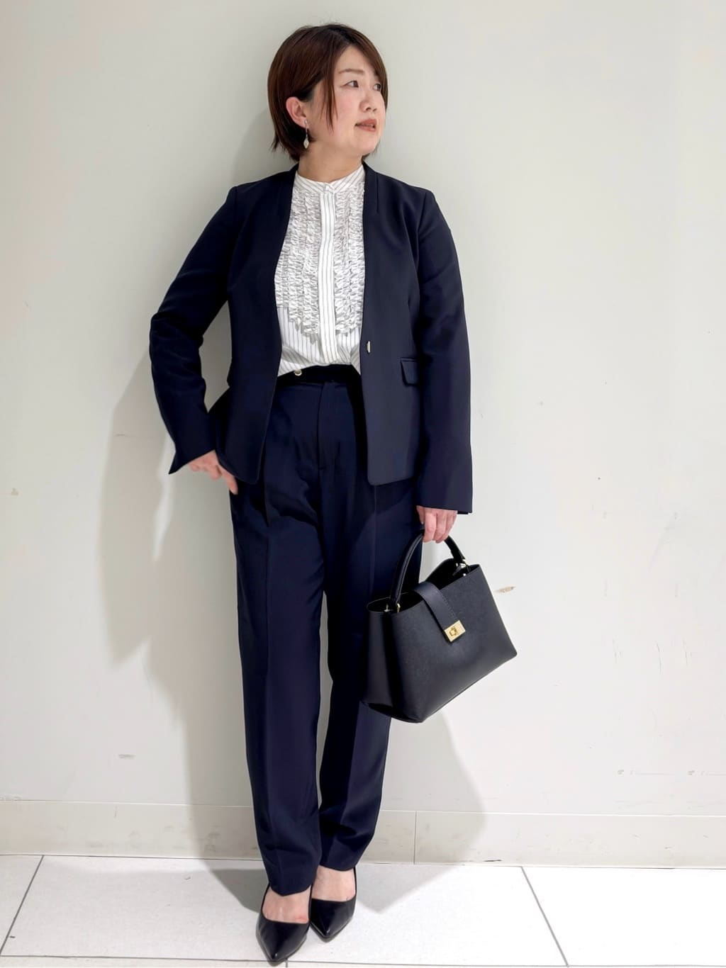 michiさんの「index｜バンドカラーフリルブラウス【洗濯機OK／イージーアイロン】」を使ったコーディネート