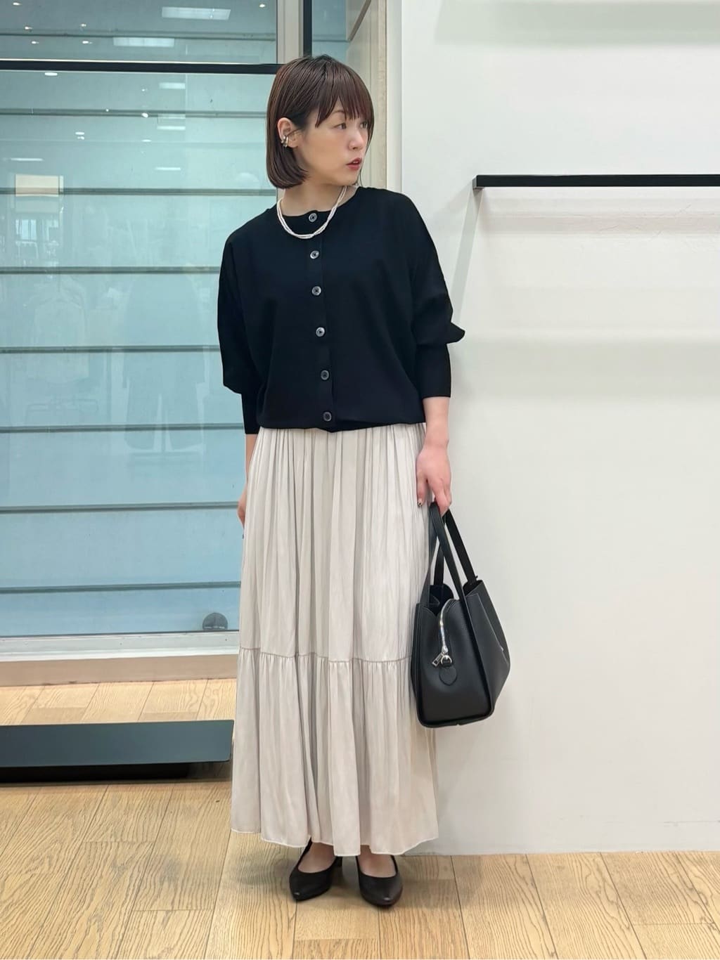 asamiさんの「INDIVI｜【洗える／前後2WAY／アンサンブル可能】ドルマンスリーブカーディガン」を使ったコーディネート