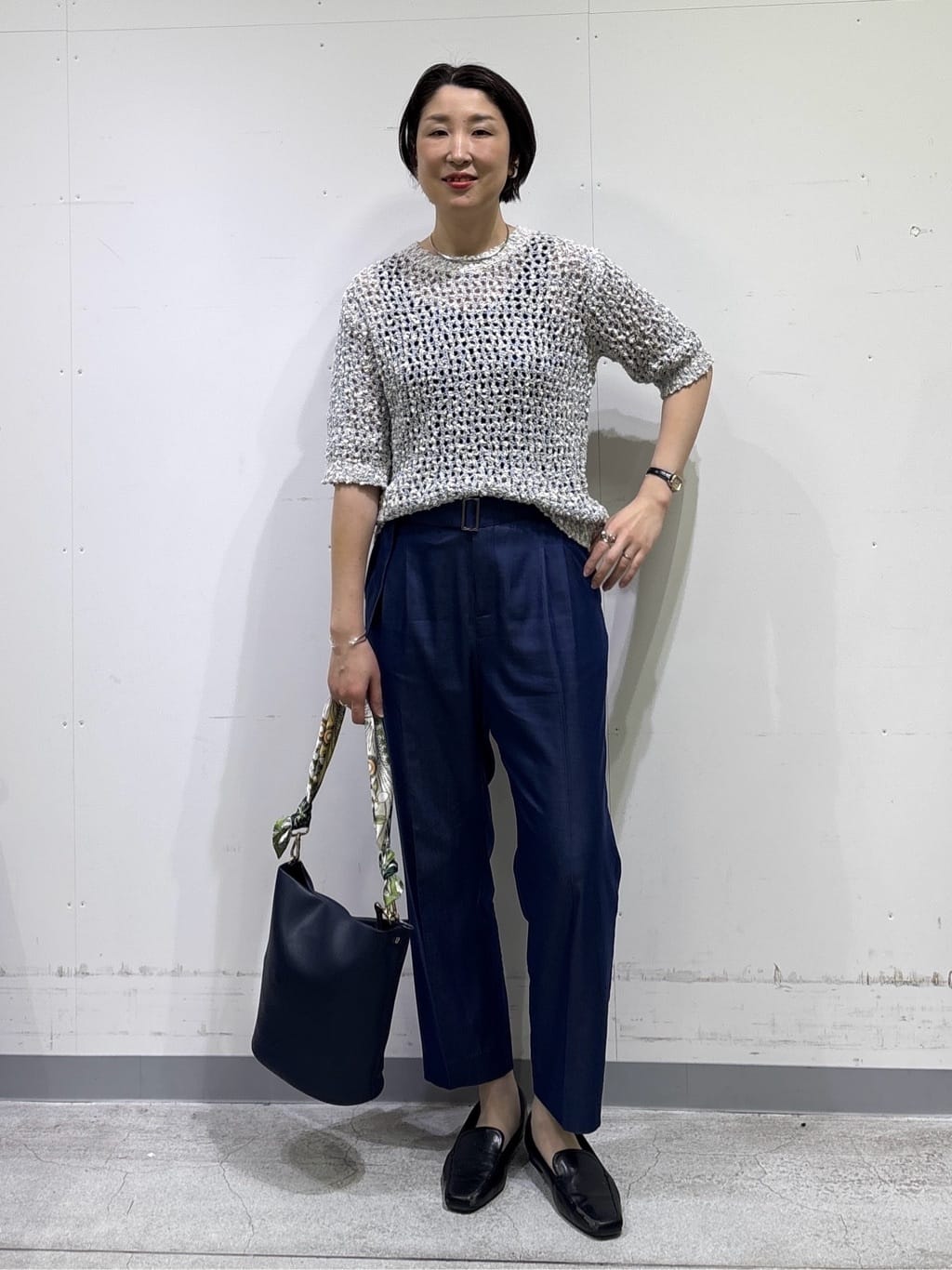 yuriさんの「INDIVI｜【洗える／UVケア／SETUP可能】デニムライクテーパードパンツ」を使ったコーディネート