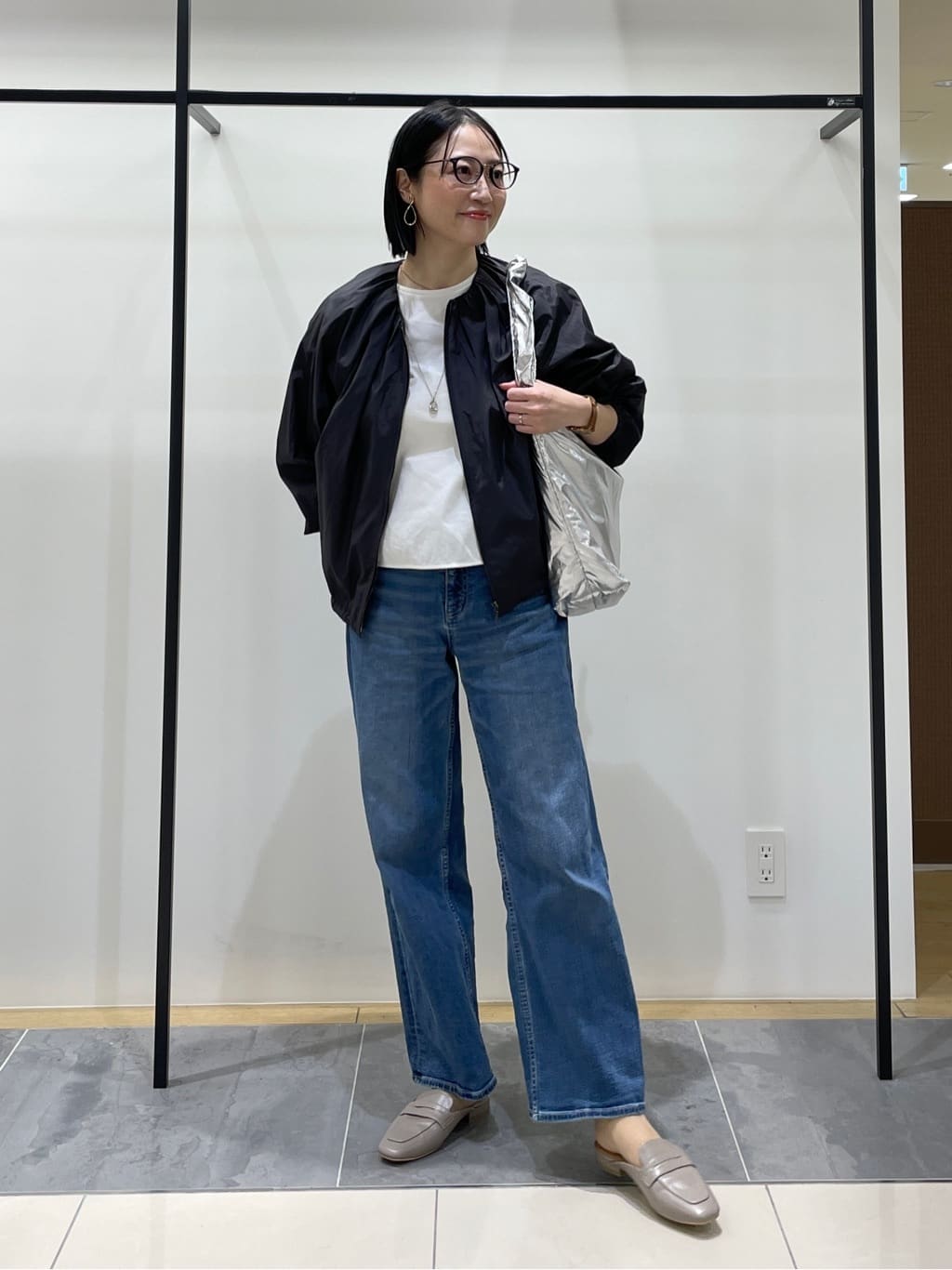 shihoさんの「INDIVI｜【セットアップ可/はっ水】シャイニータイプライターブルゾン」を使ったコーディネート