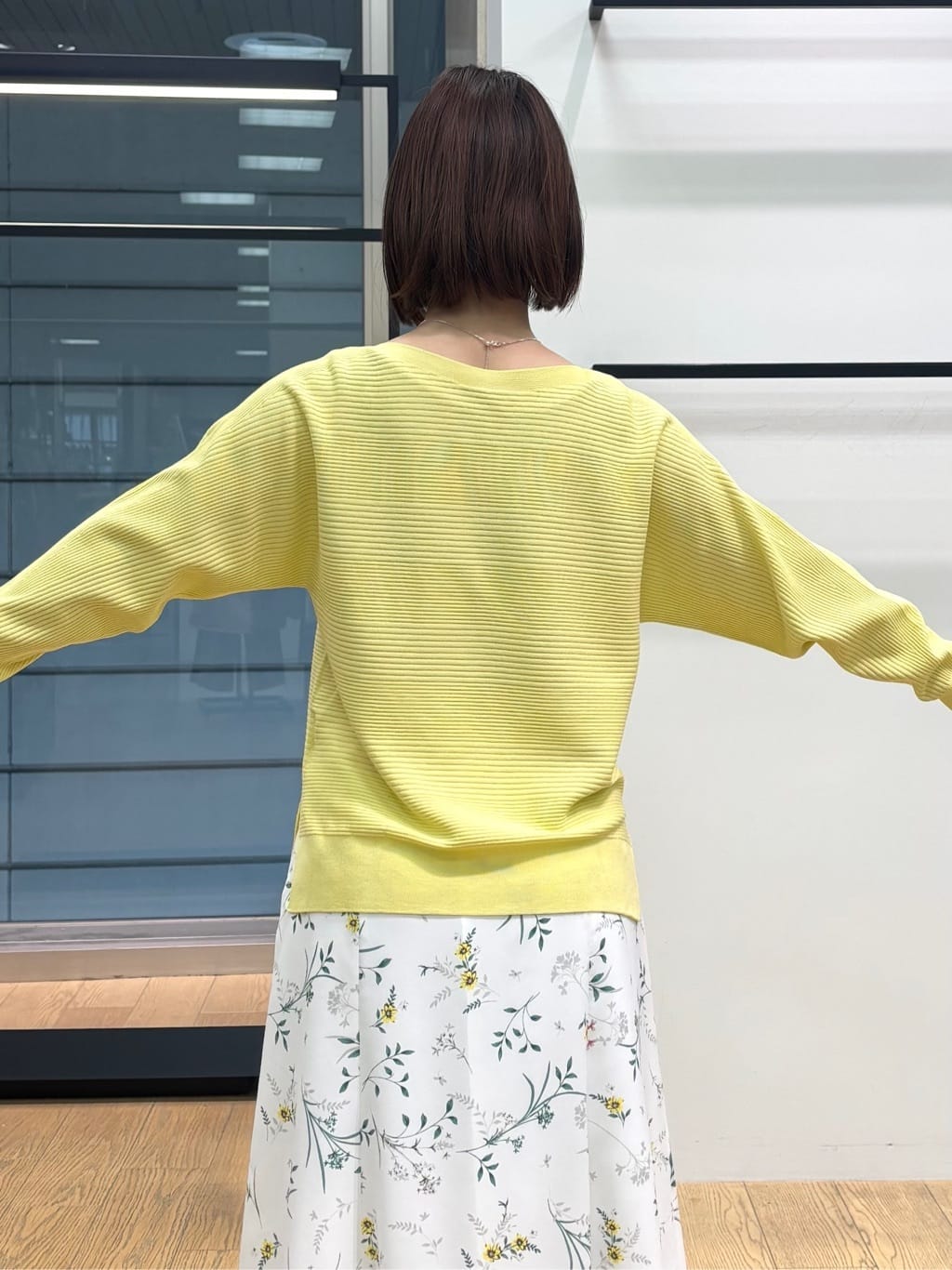 asamiさんの「INDIVI｜【洗える／キレイ色】体型カバー無縫製ニット」を使ったコーディネート