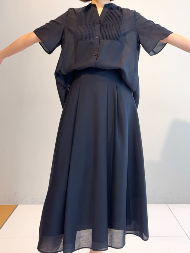 murayamaさんの「INDIVI｜【接触冷感/洗える】シアーシャンブレーピンタックブラウス」を使ったコーディネート