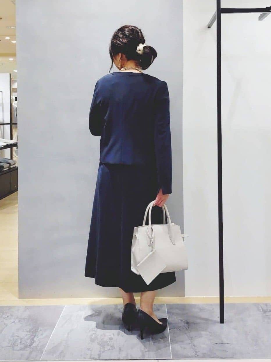 TOMOMIさんの「INDIVI｜【上品光沢／セレモニー／SETUP可能】切り替えデザインジャケット」を使ったコーディネート