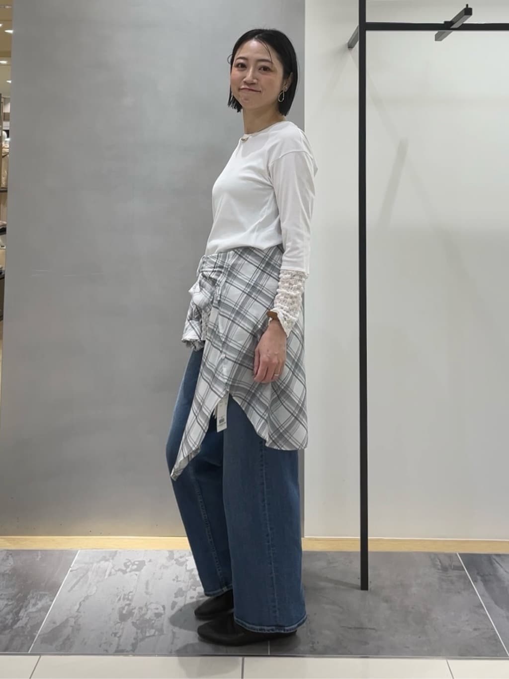 shihoさんの「INDIVI｜【2WAY／シアー】バイアスチェック柄＆無地 カシュクールシャツ」を使ったコーディネート