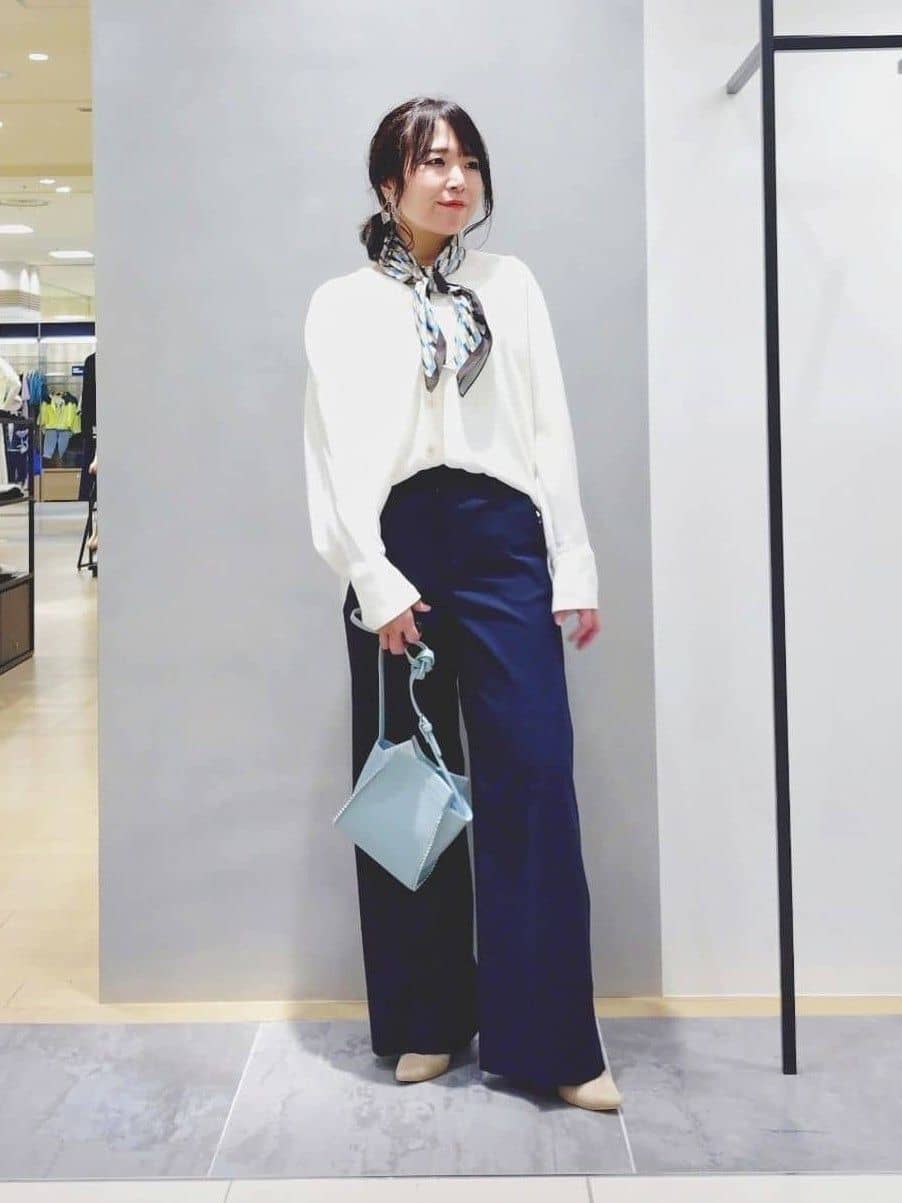 TOMOMIさんの「INDIVI｜【新作褒められパンツ】快温ワイドパンツ」を使ったコーディネート