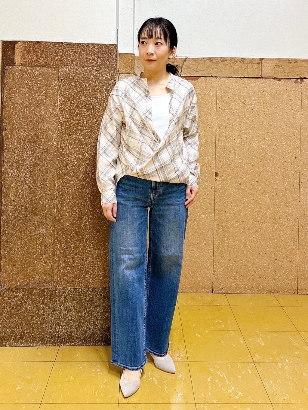 hattoriさんの「INDIVI｜【褒められデニム】ワイドストレート デニムパンツ」を使ったコーディネート