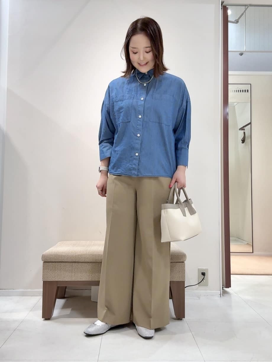 YUIさんの「UNTITLED｜【コットン100%/洗える】エアリーデニムシャツ」を使ったコーディネート