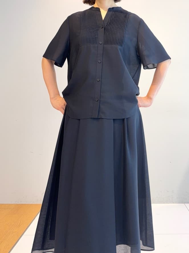 murayamaさんの「INDIVI｜【接触冷感/洗える】シアーシャンブレーピンタックブラウス」を使ったコーディネート