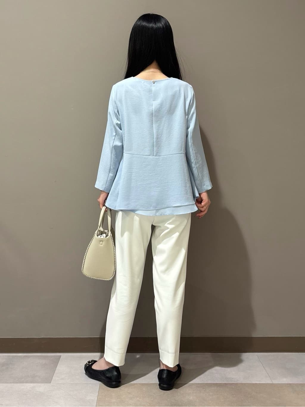 KEIKOさんの「INDIVI｜【撥水/軽量】ミドル丈 ミニマルトレンチコート」を使ったコーディネート