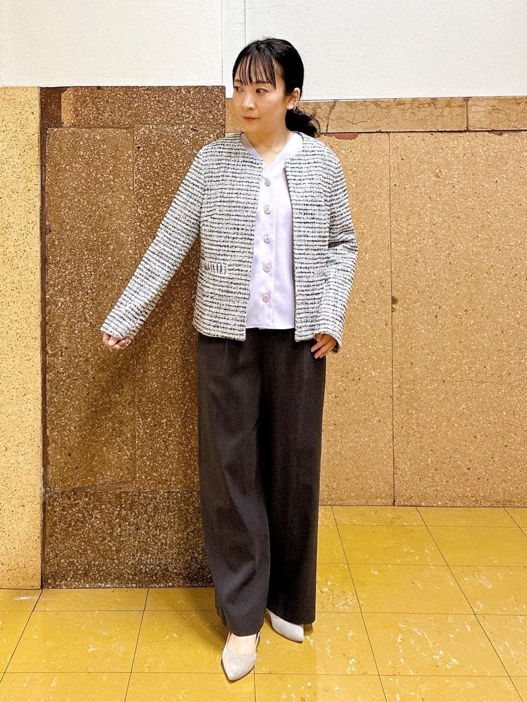 hattoriさんの「INDIVI｜【褒められパンツ／洗える／ウエストゴム】ワイドタックパンツ」を使ったコーディネート