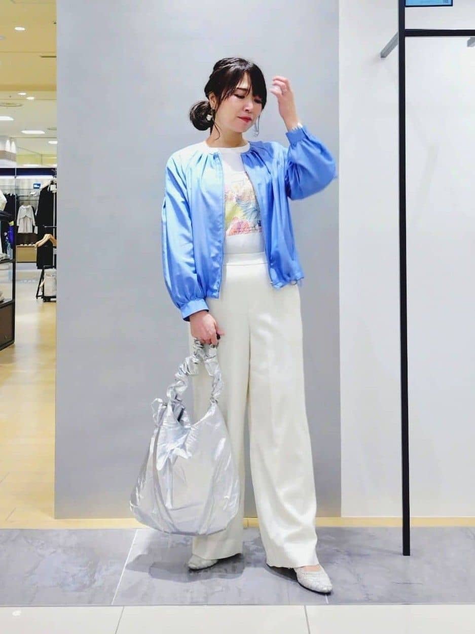 TOMOMIさんの「INDIVI｜【UVケア／選べるグラフィック】スムースジャージTシャツ」を使ったコーディネート