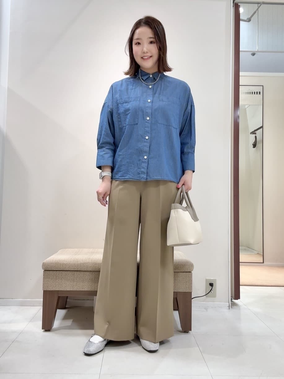 YUIさんの「UNTITLED｜【コットン100%/洗える】エアリーデニムシャツ」を使ったコーディネート
