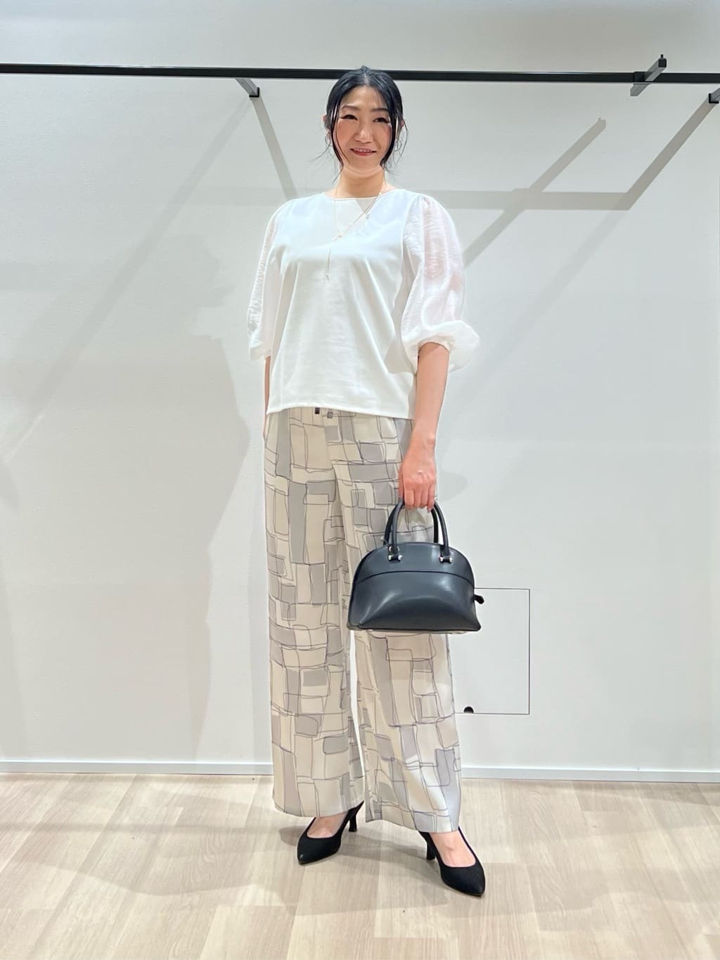 TOMOMIさんの「UNTITLED｜【洗える/袖シアー】ポンチ袖ボリュームトップス」を使ったコーディネート