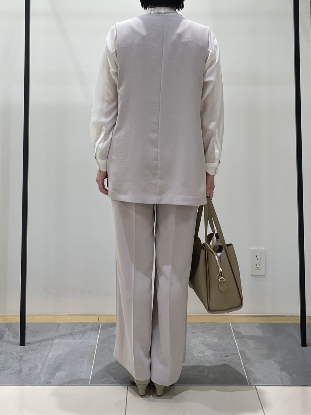 shihoさんの「INDIVI｜【洗える／多機能／SETUP可】着る日傘ジレジャケット」を使ったコーディネート
