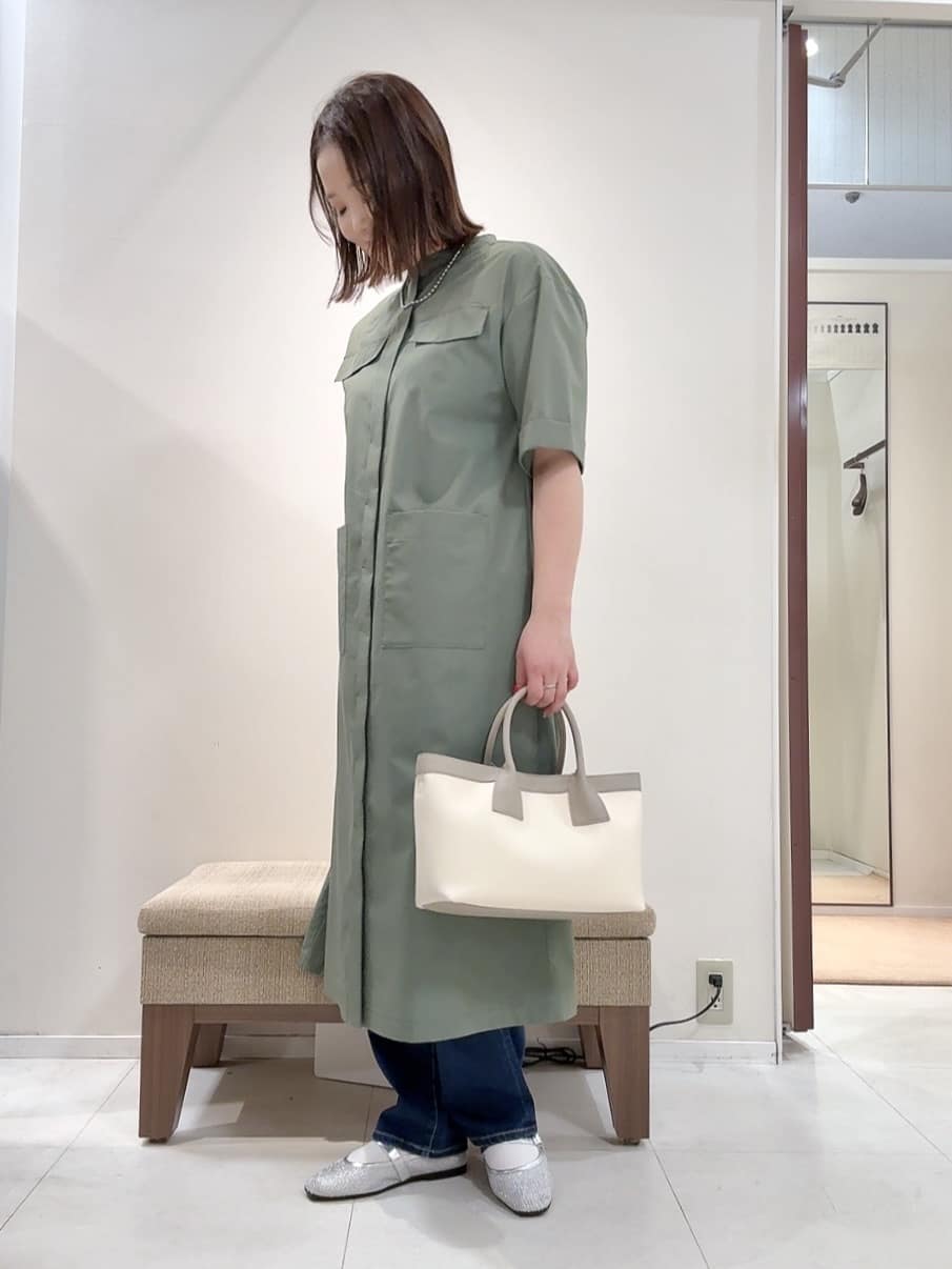 YUIさんの「UNTITLED｜【洗える/前開きボタン】シャンブレーシャツワンピース」を使ったコーディネート