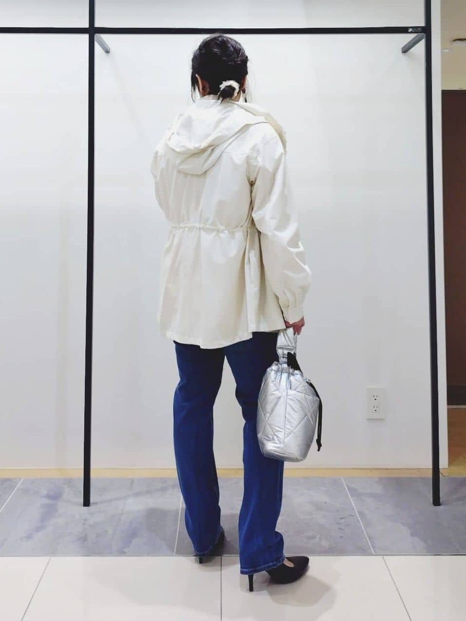 TOMOMIさんの「INDIVI｜【褒められデニム】スリムストレート デニムパンツ」を使ったコーディネート