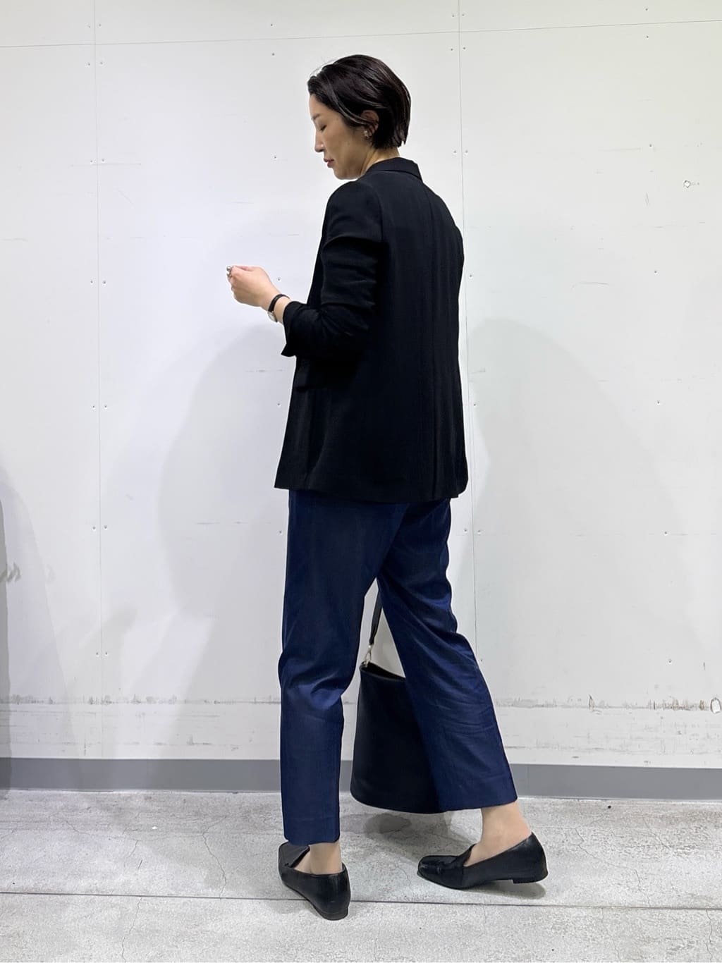 yuriさんの「INDIVI｜【洗える／UVケア／SETUP可能】デニムライクテーパードパンツ」を使ったコーディネート