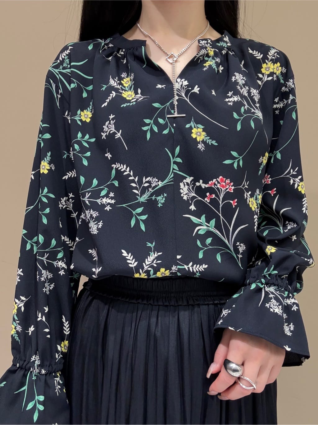 KEIKOさんの「INDIVI｜【花粉付着防止／撥水／UVケア】名品トレンチコート」を使ったコーディネート